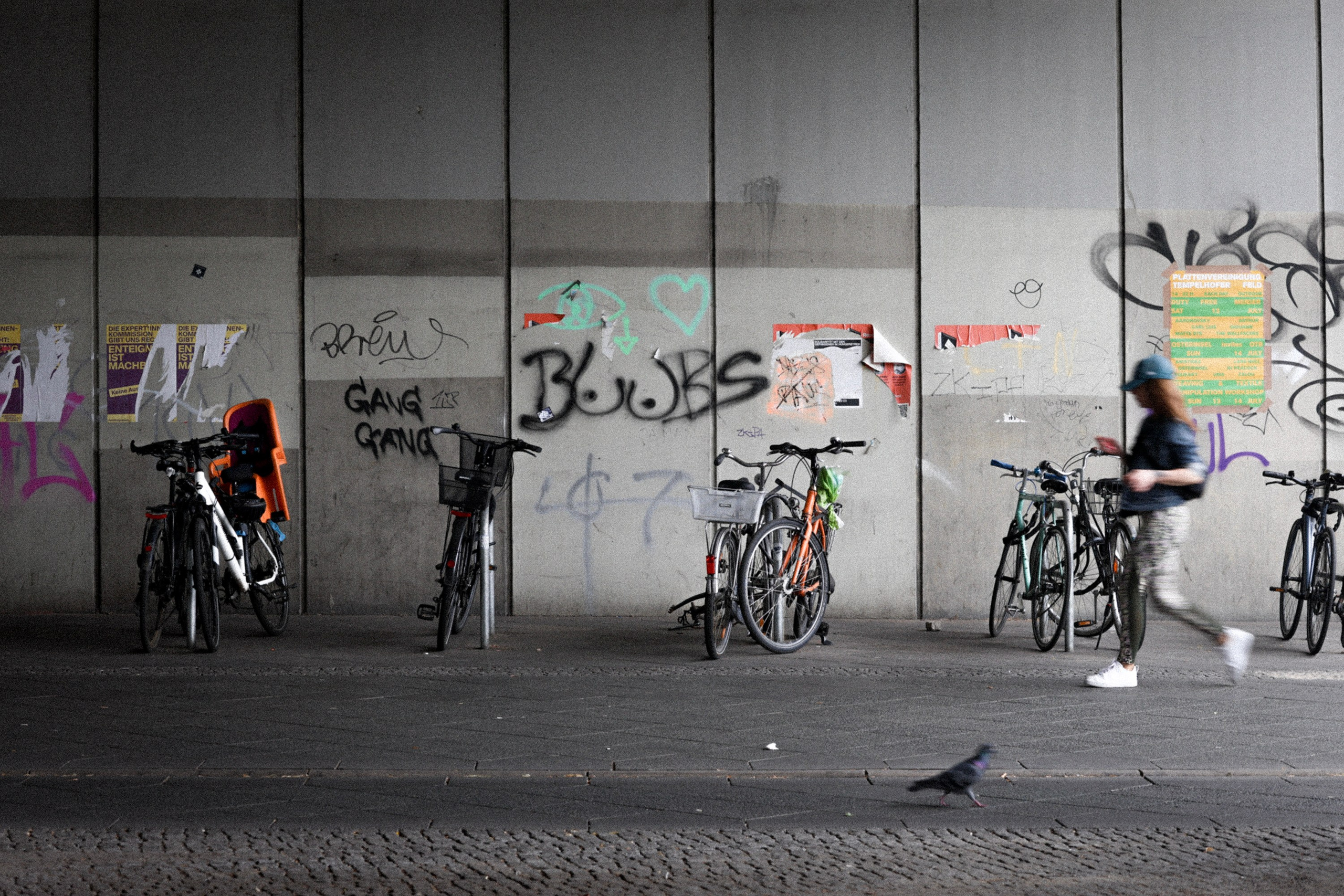 Berliner Mischung (in Farbe). BNW Around Photography