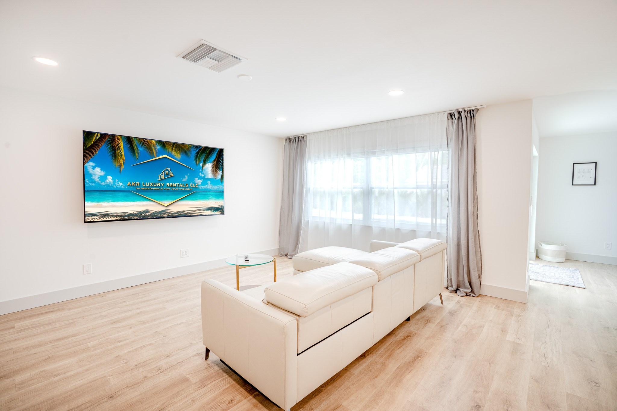 Airbnb: Real Estate 01. Welcome to my video and photo world!