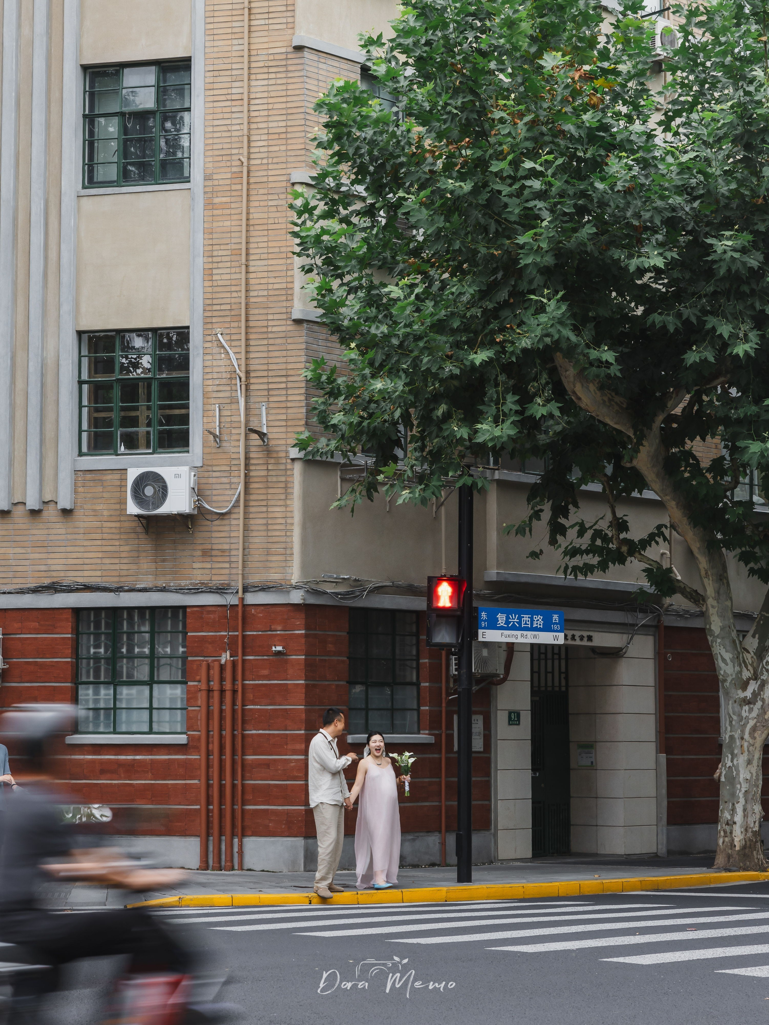 Candid photos of couple’s daily life. Shanghai Family Photographer Dora