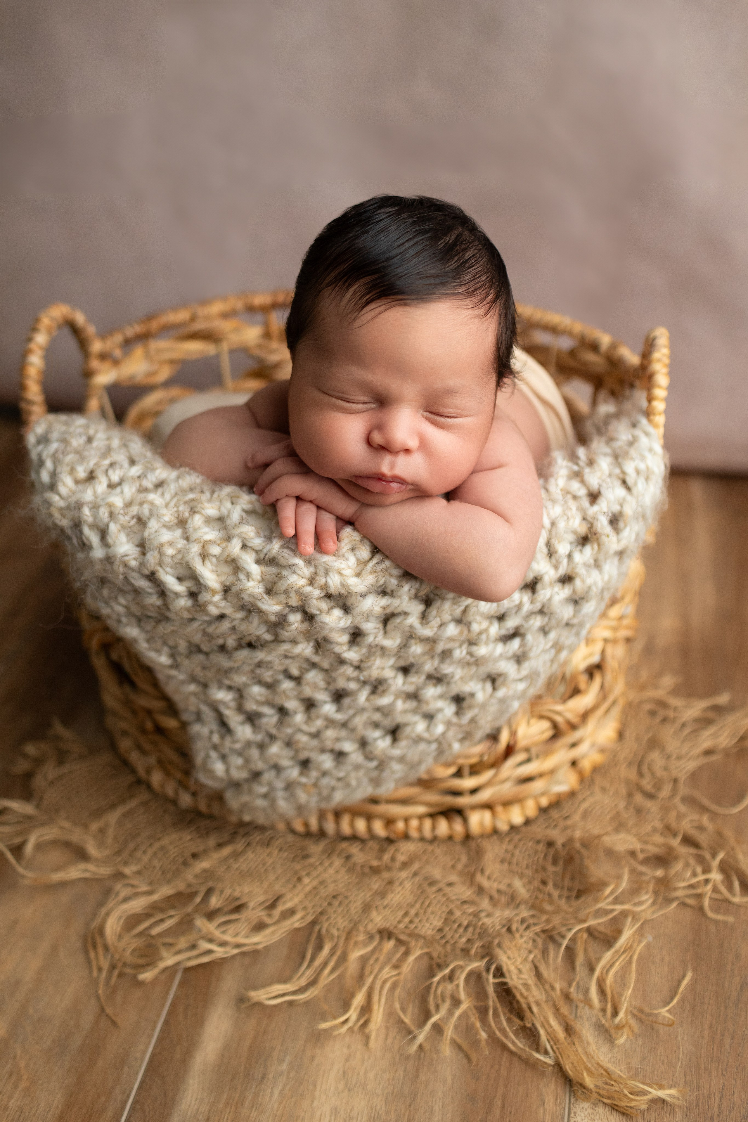 Newborn Classic. Mary Newborn Photo