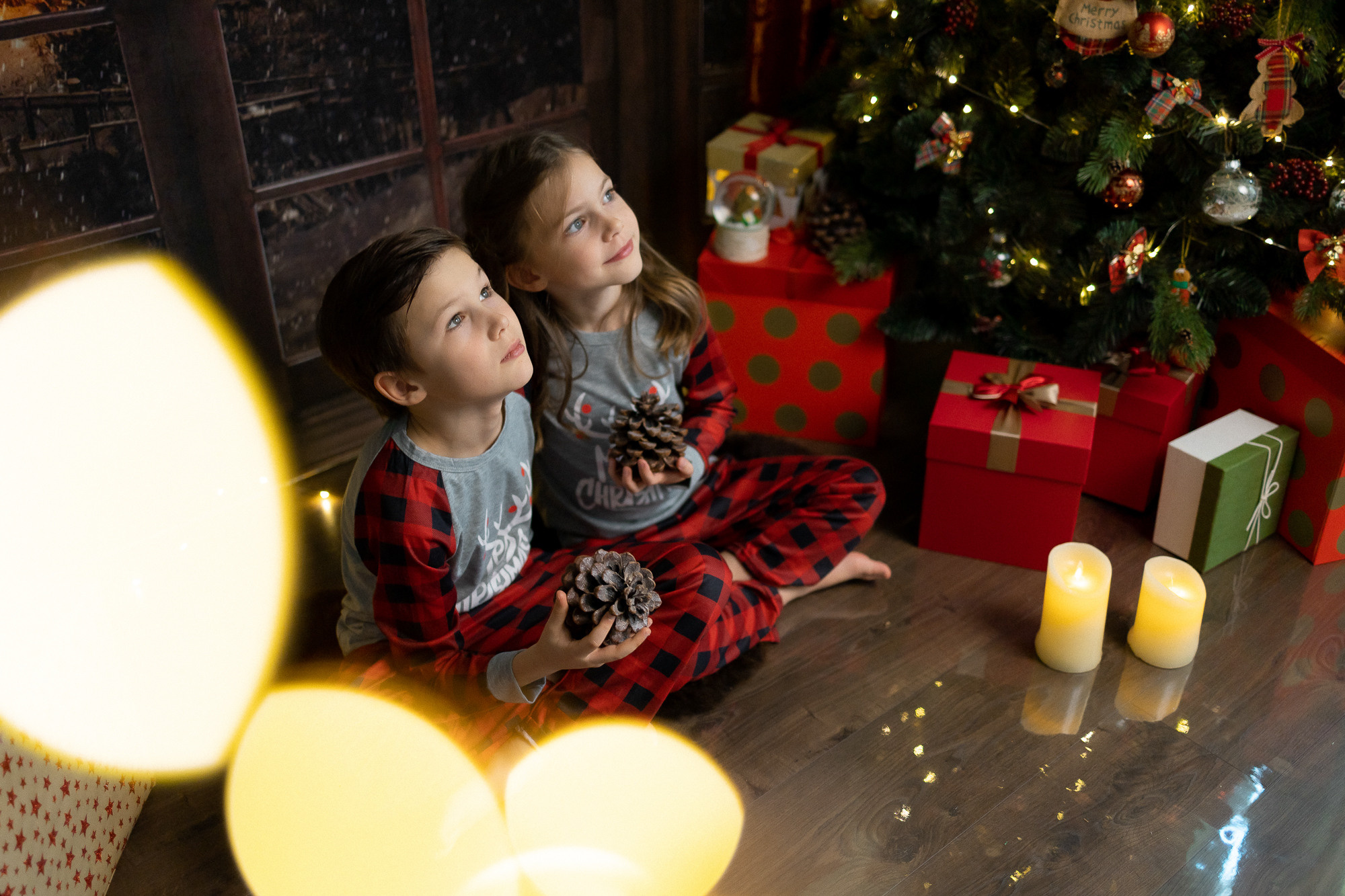 CHRISTMAS MINI FAMILY SESSIONS 2021. Professional garden design and photography services in London