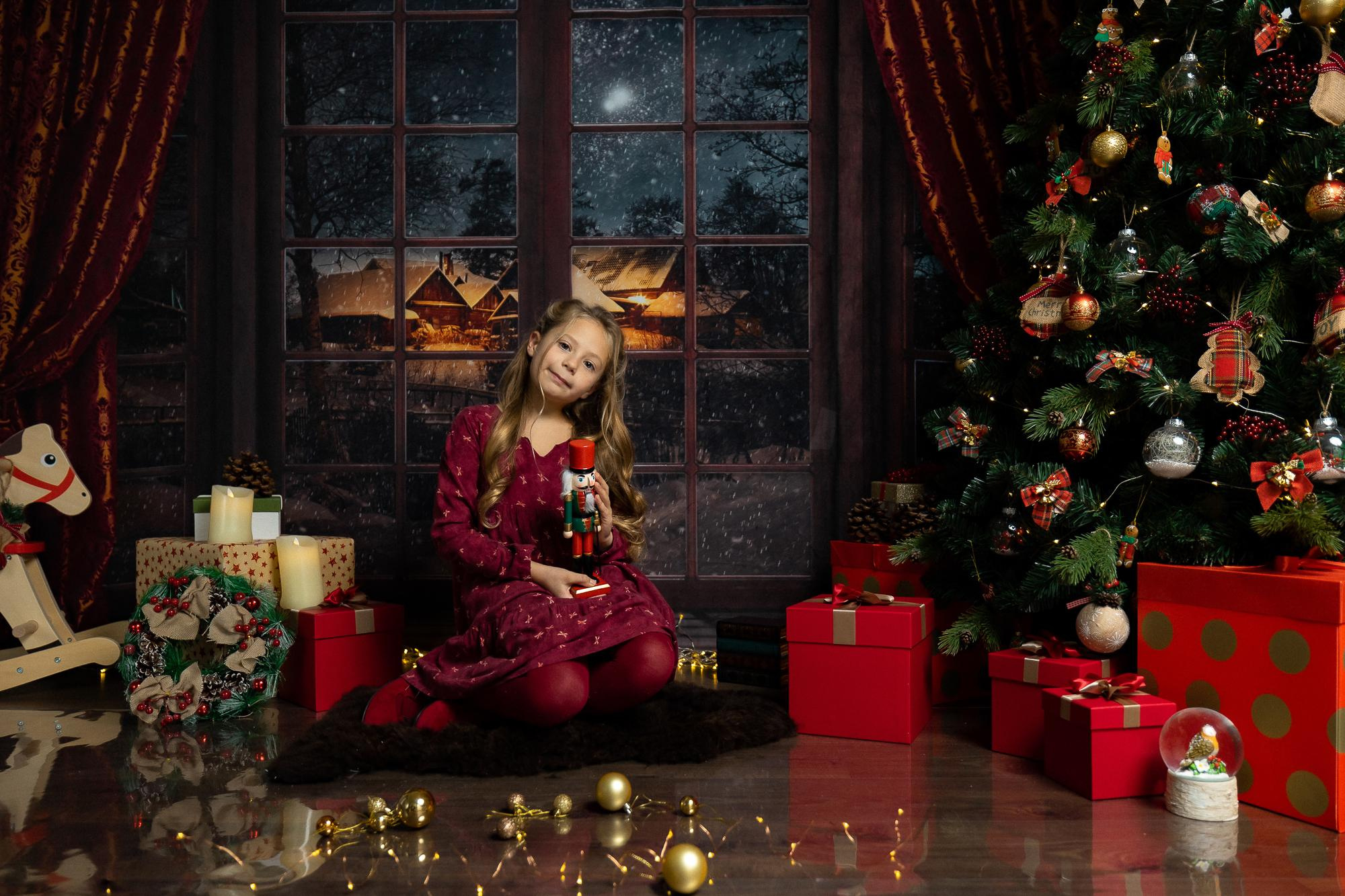 CHRISTMAS MINI FAMILY SESSIONS 2021. Professional garden design and photography services in London