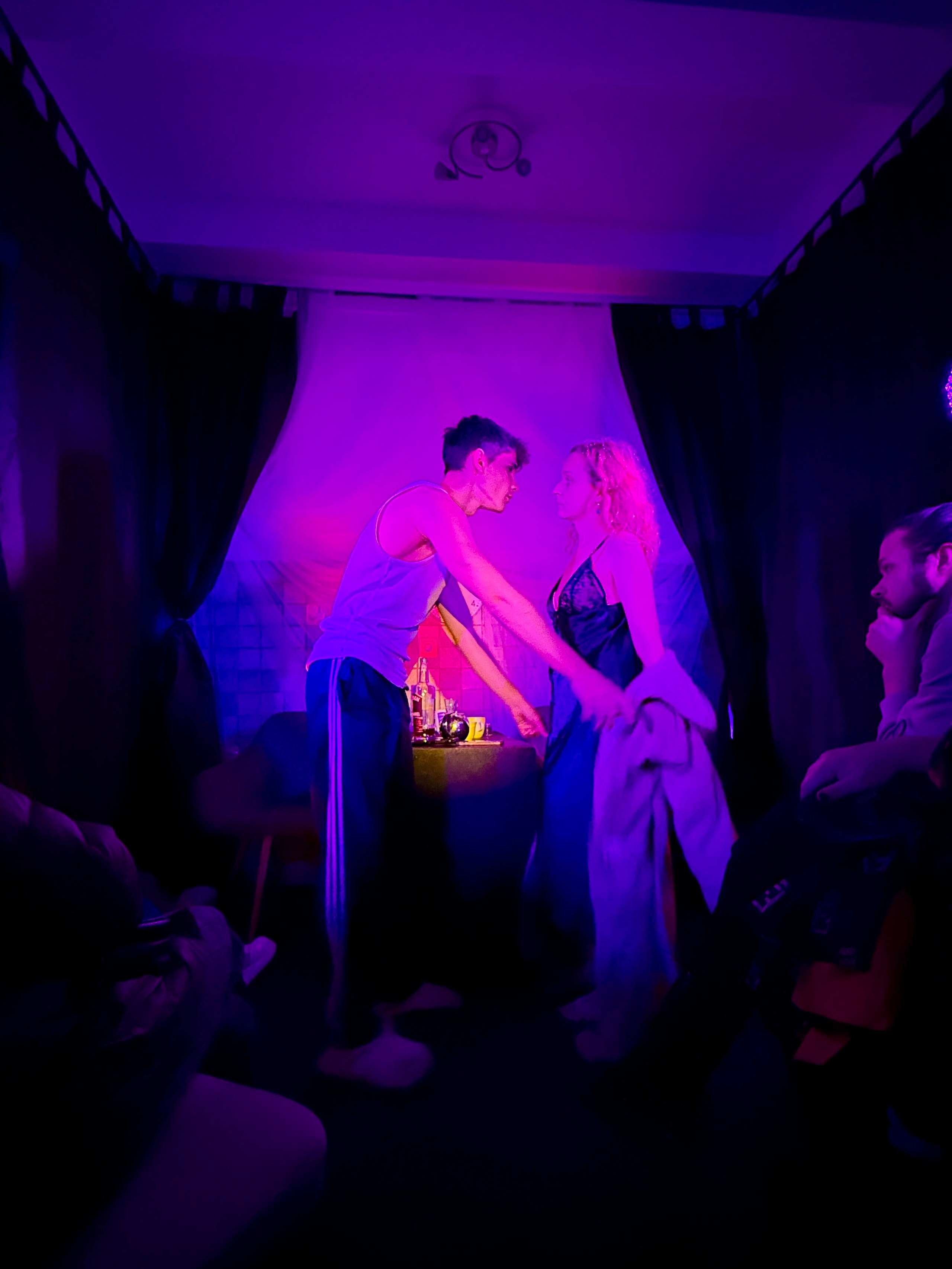 Фоторепортаж вистави у Будві. Портретний фотограф Альона Новгородцева