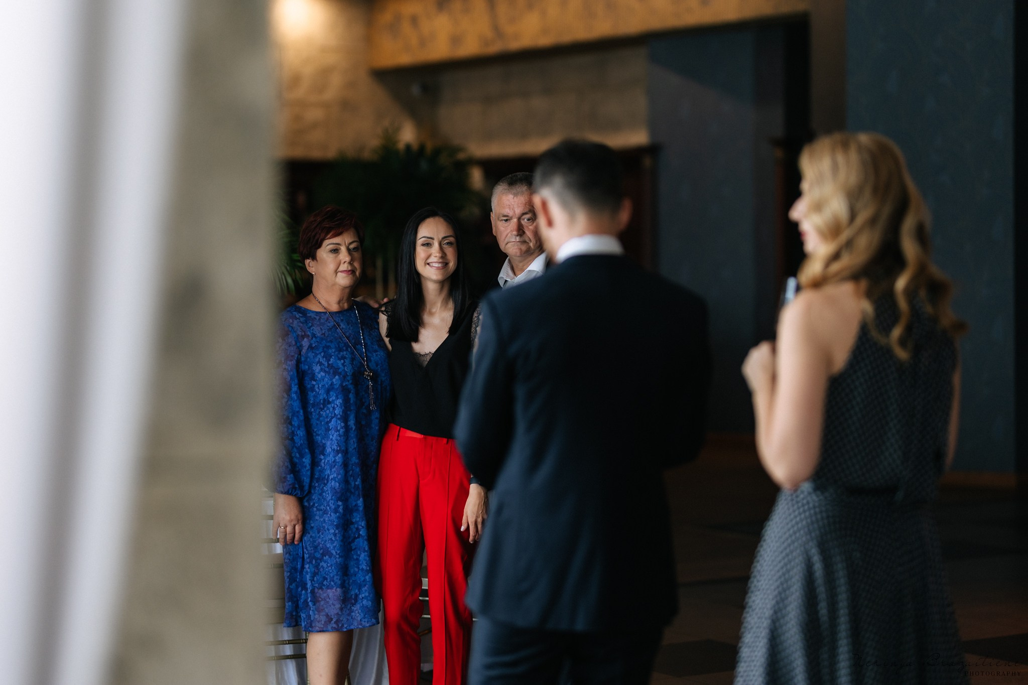 Vestuvinė fotosesija Kaune, Vienybės aikštėje, prie Lietuvos banko