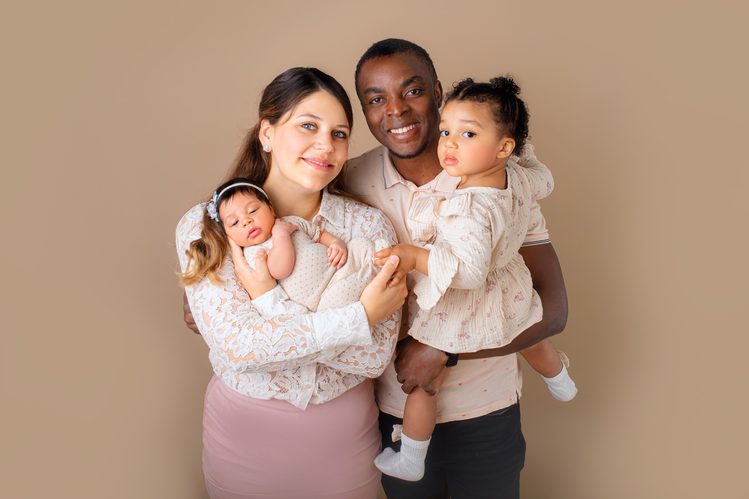 Family photoshoot. Newborn photographer and Photography Educator in Prague Yana Stelmakh