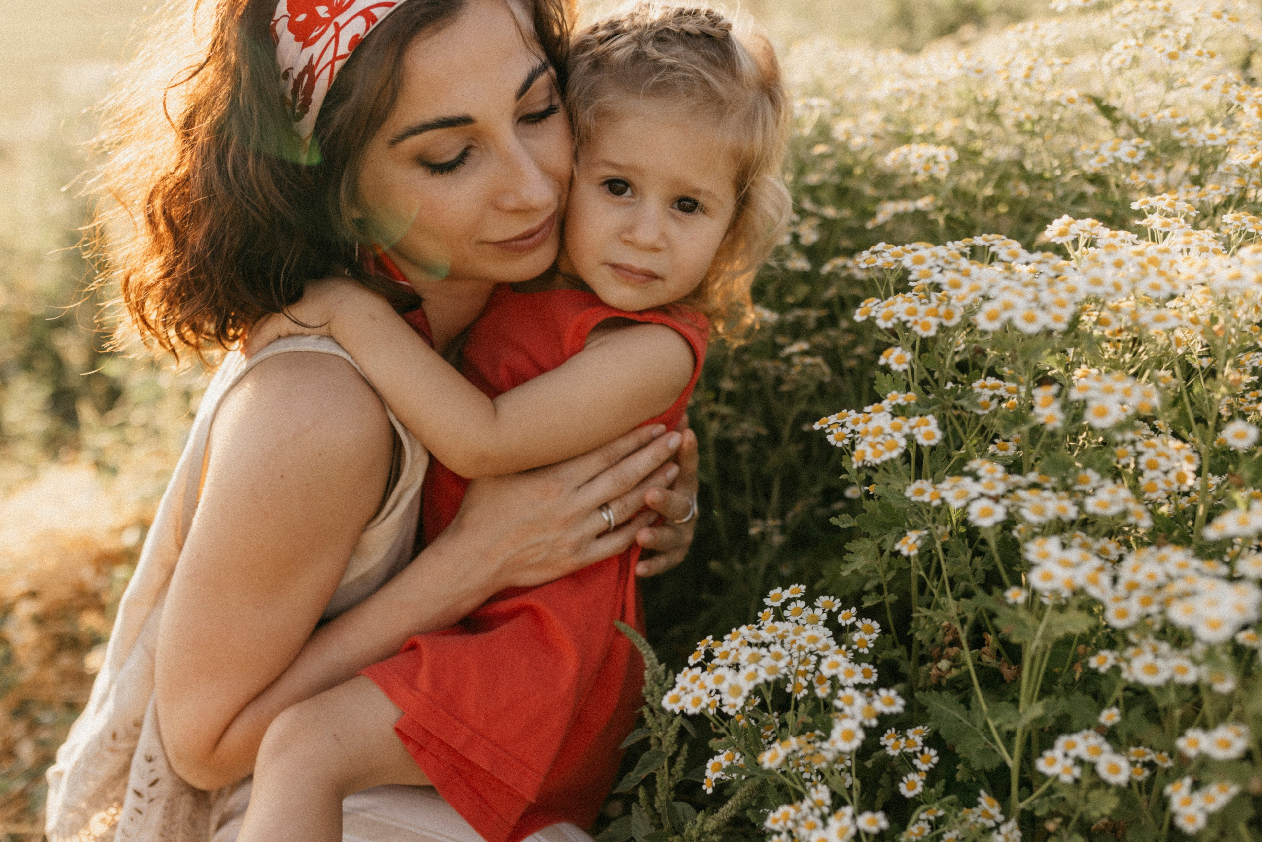 Zhenya and Maya. Polina Sobol — family & documentary photographer in Bern. Outdoor & urban photo sessions for families, kids and couples