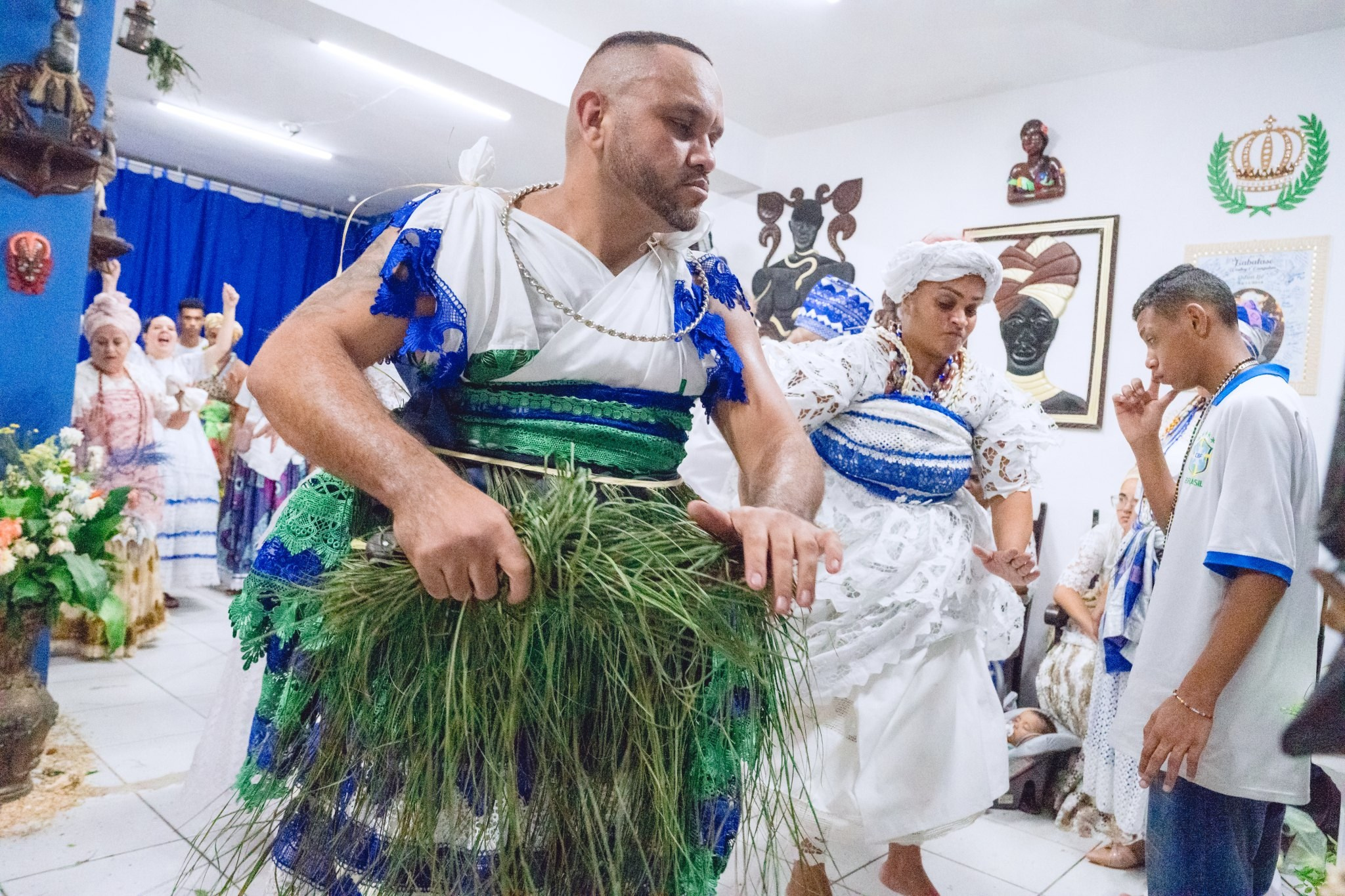 Saída Ìyá Tebeṣé Fernanda e Àjọ̀dún Ògún. Aladá Produções