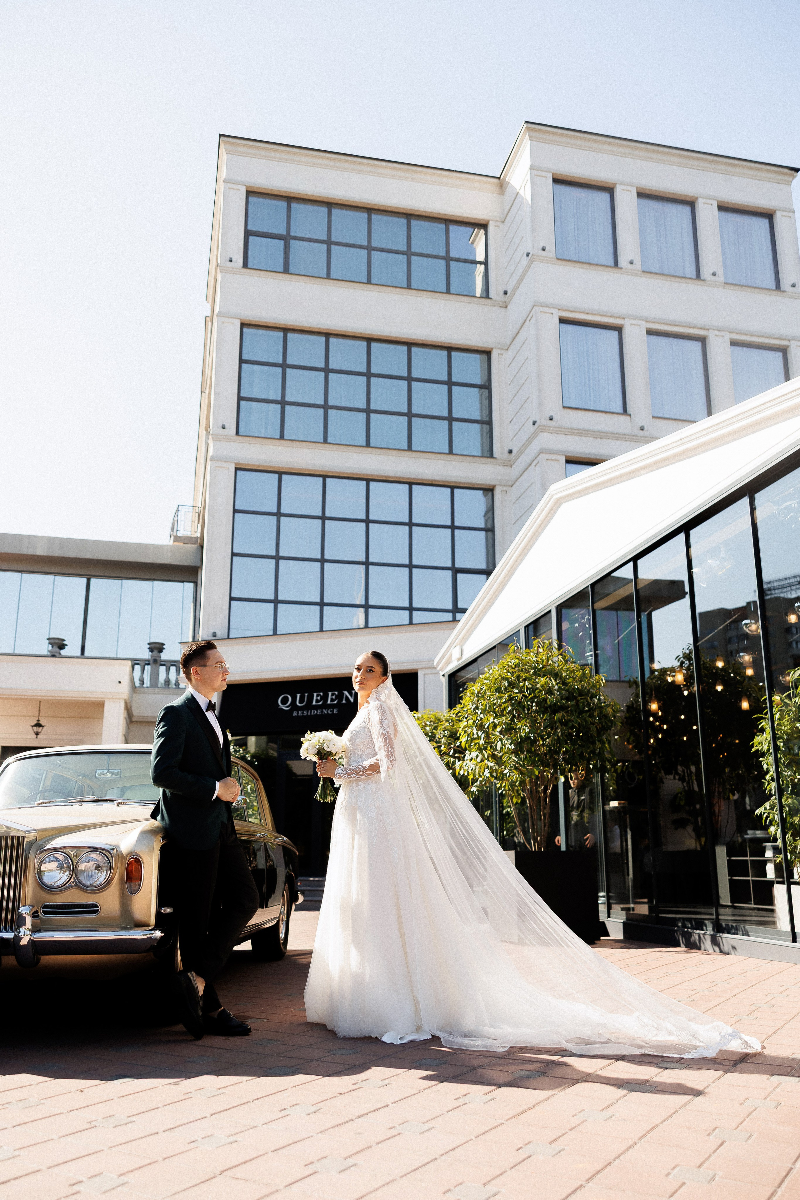 Serghei & Erica — Queen Residence. Servicii Foto și Video 067188353