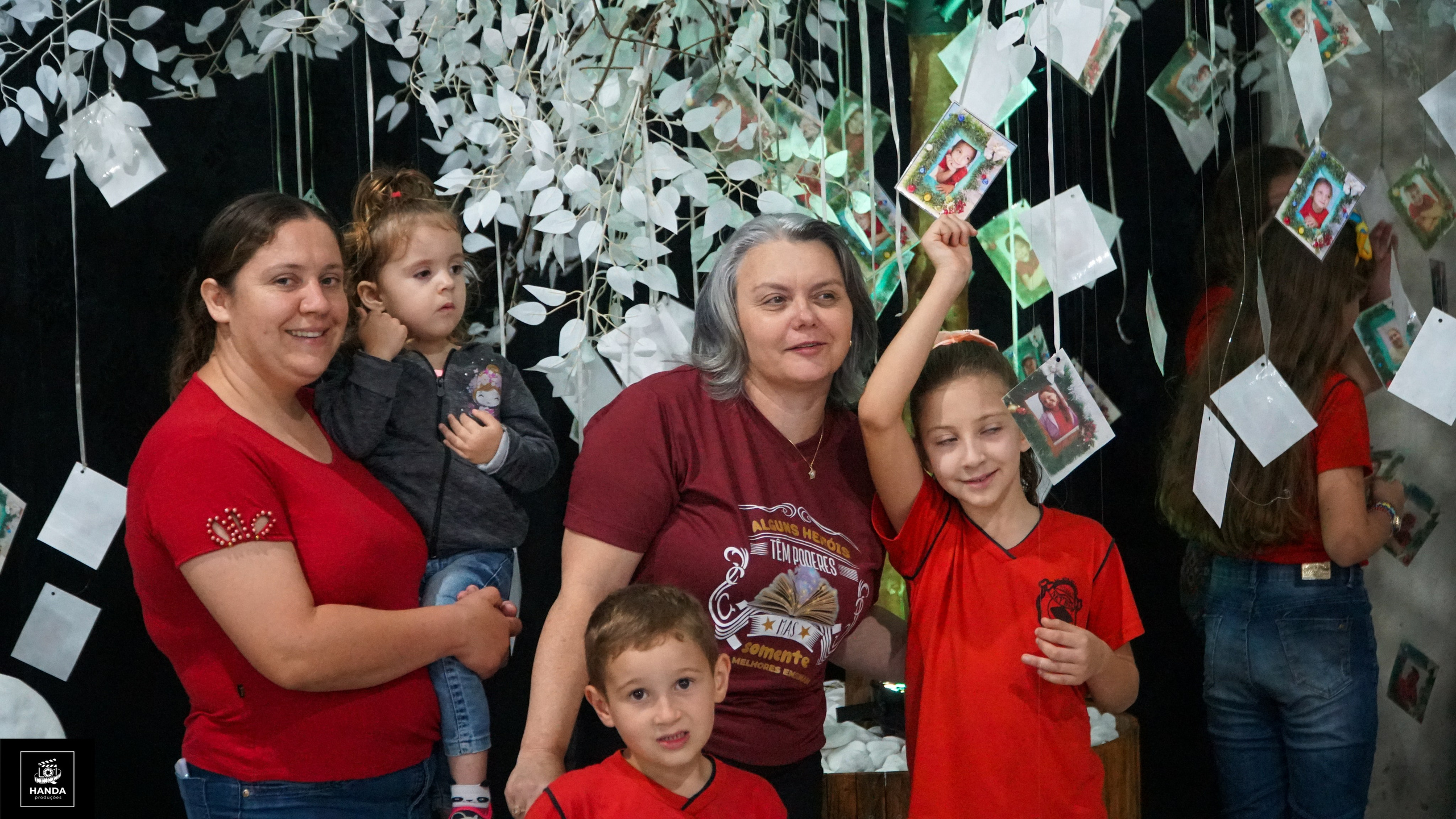 Noite autógrafos colégio Aurélio Buarque de Holanda. Handa Produções