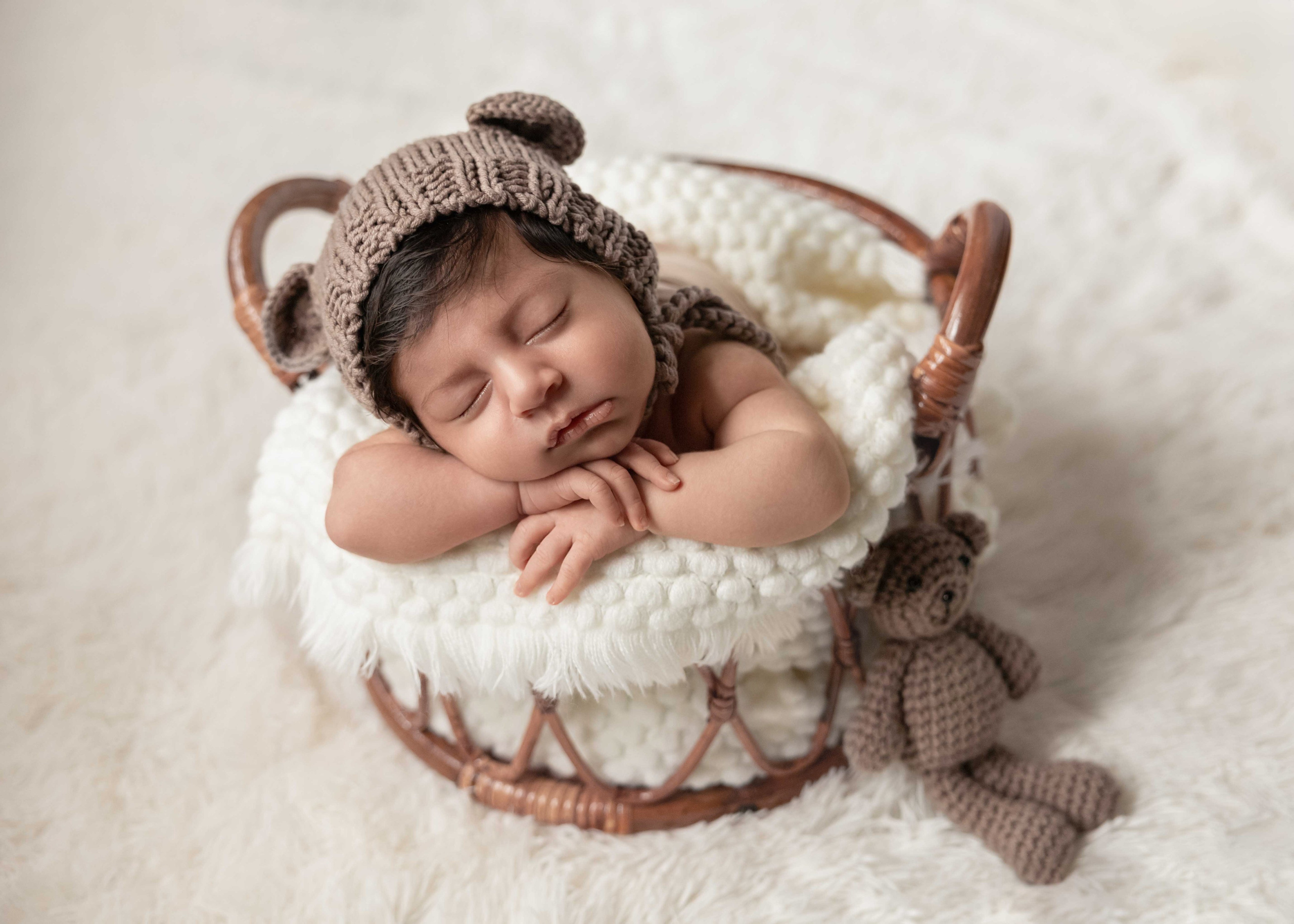 Newborn photos. Newborn photographer in Tampa Bay Area, FL