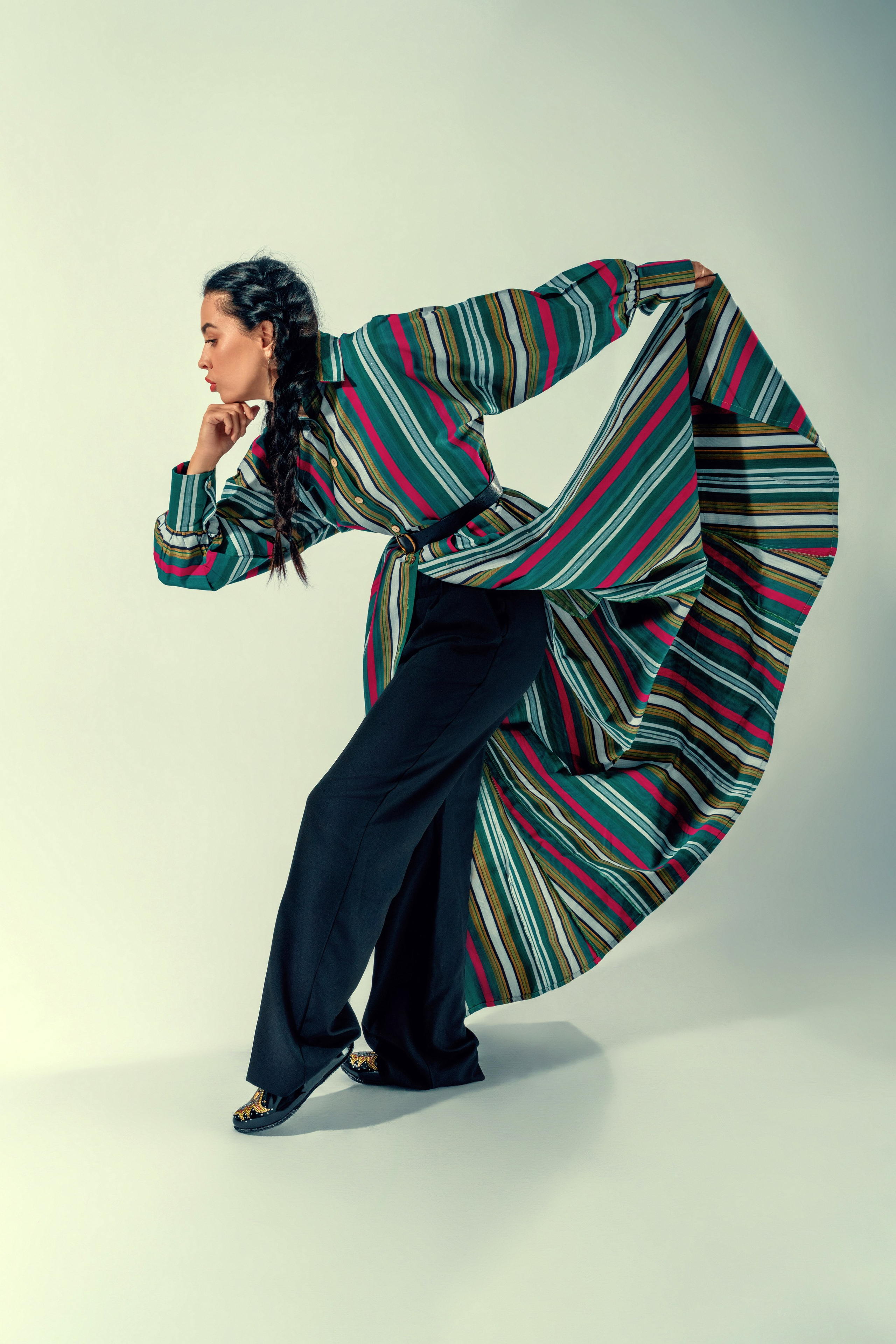 Levitating Ikat. Nifty photography — коммерческий и портретный фотограф в Ташкенте. Студийная и выездная съёмка