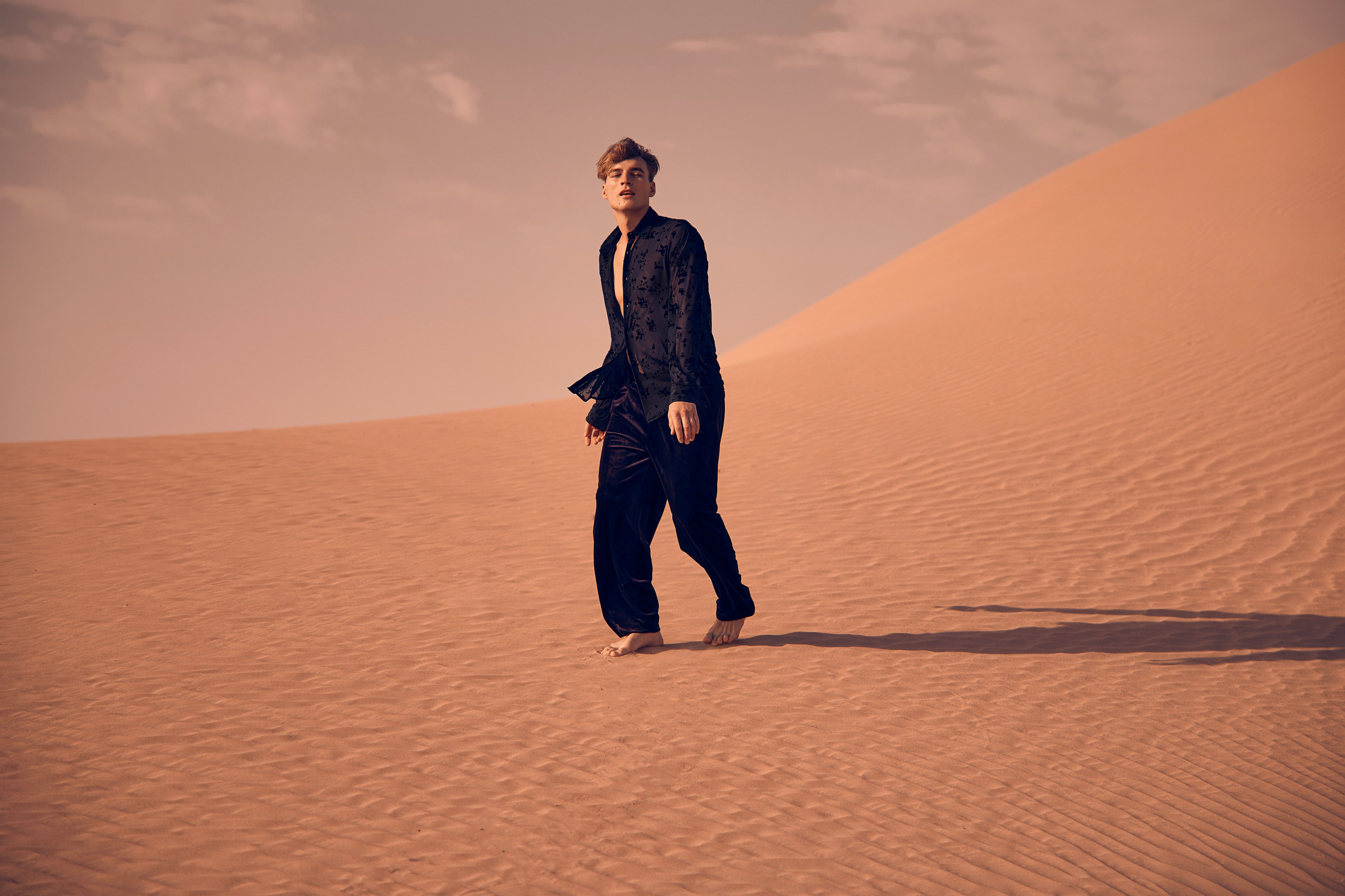 Desert. Female Photographer in Dubai