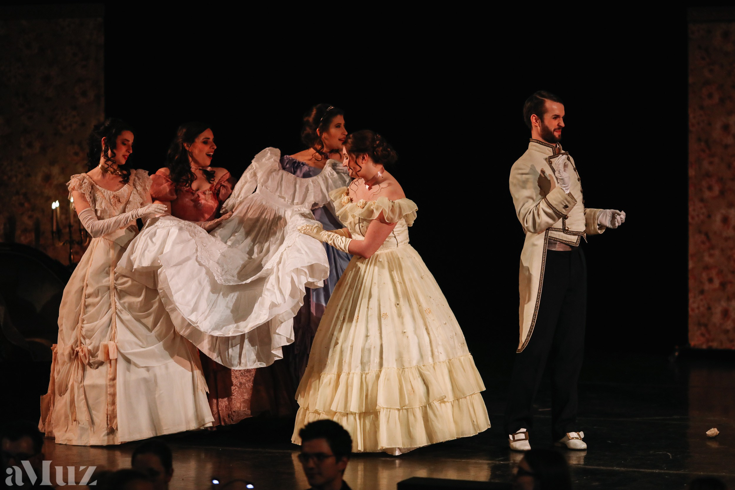 Opera Łąkowa. Fotograf Ślubny Warszawa - Sesje Biznesowe Rodzinne Eventy