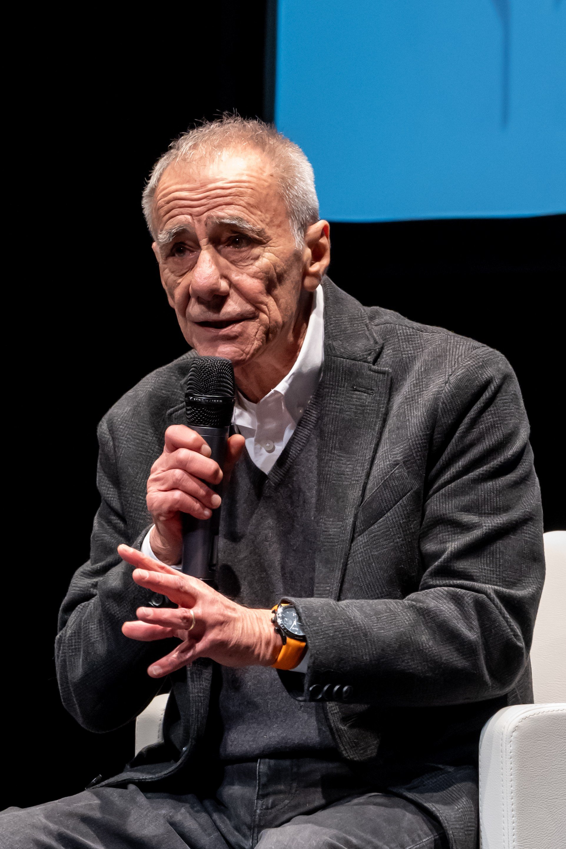 Roberto Vecchioni Teatro Alba. “Gianmaria Coscia fotografo per passione”