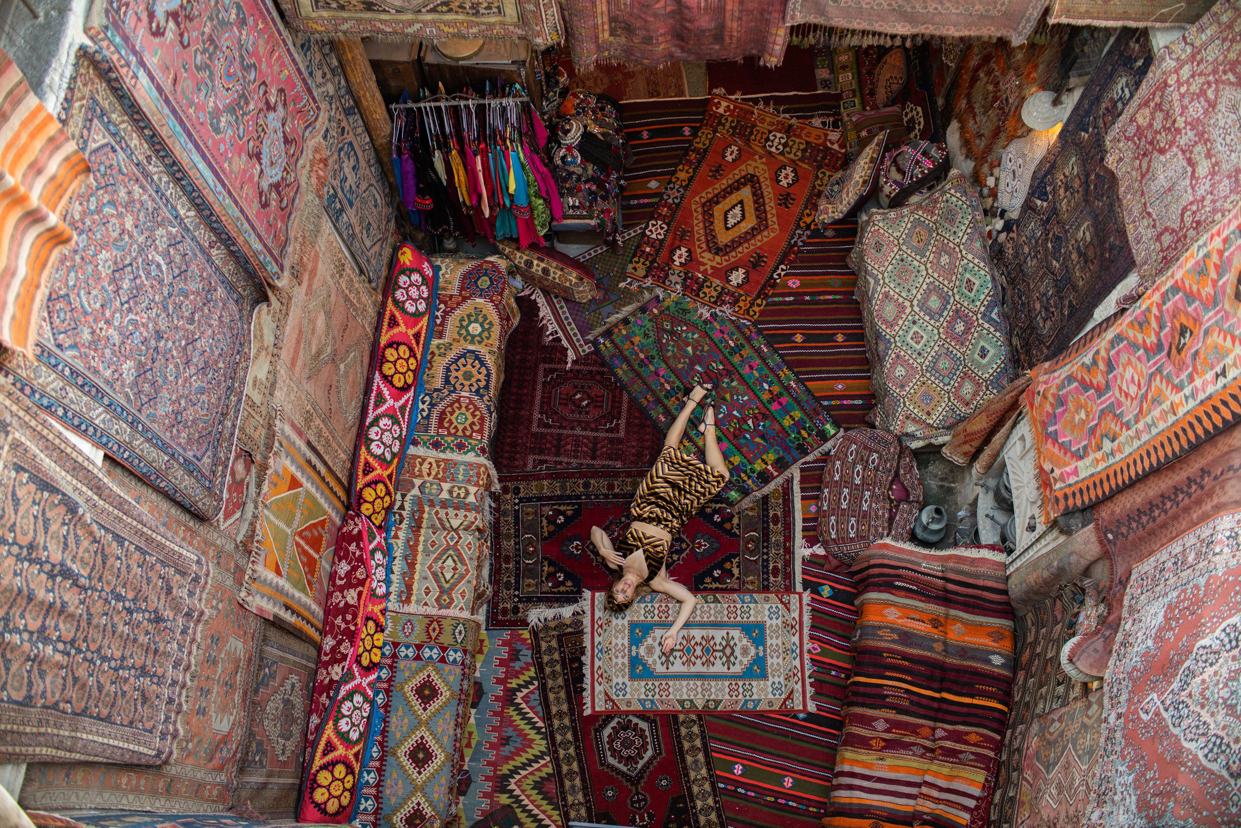 Фотосессия в галерее ковров в Гёреме. Фотограф в Каппадокии / Julia Ganch