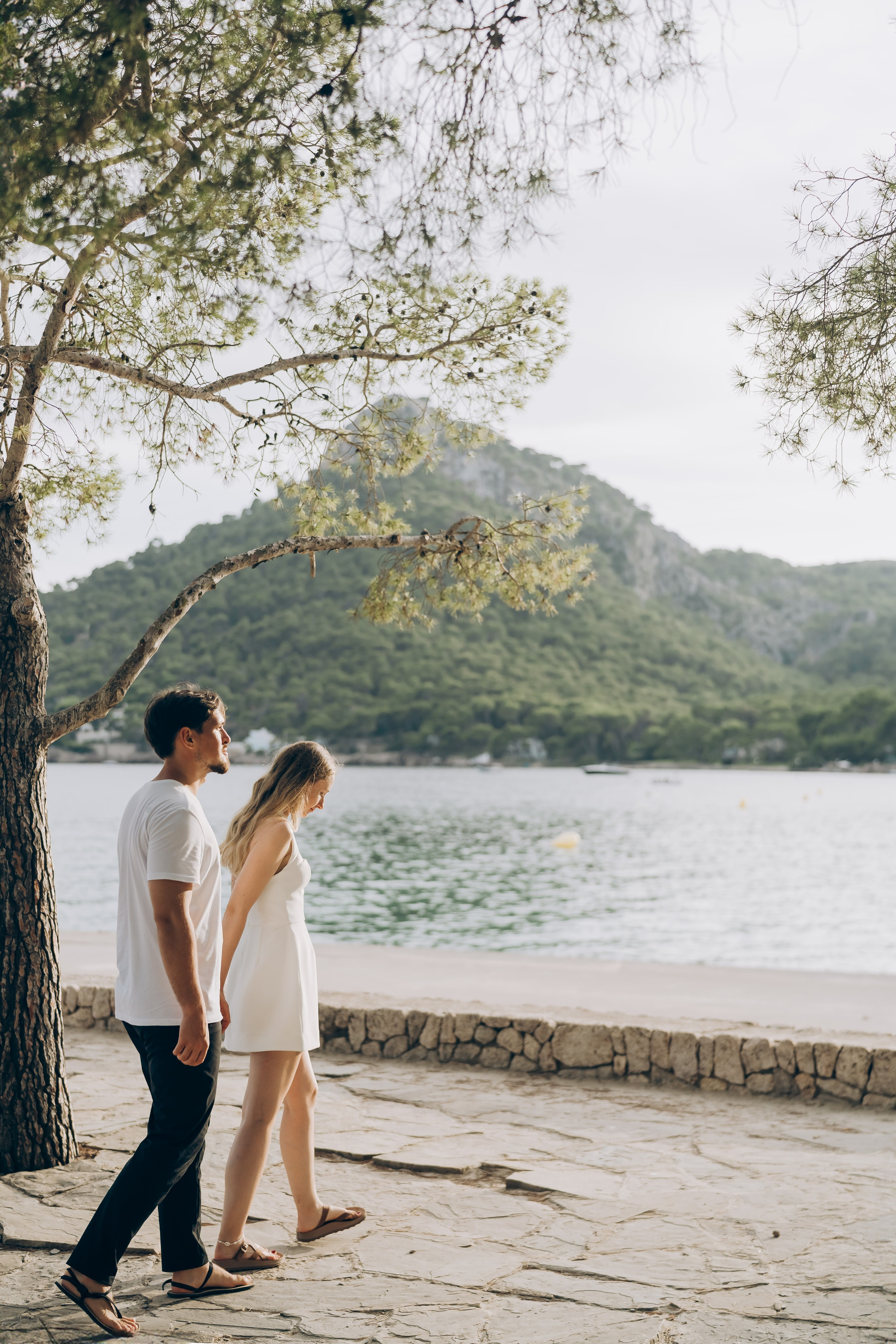 On top of the mountains and by the sea. Фотограф у Пальма де Майорка