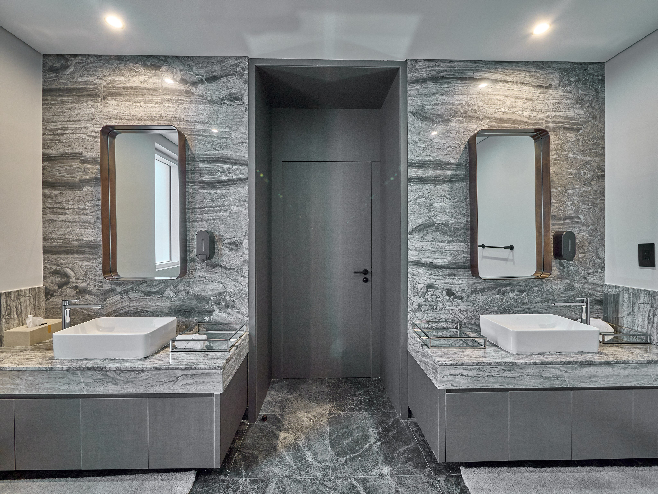 Real Estate Photography in Dubai — Interior & Villa Photos for Bayut, Airbnb, Property Finder. Hotel Photographer in Dubai — Interiors & Commercial by Oleg Novikov