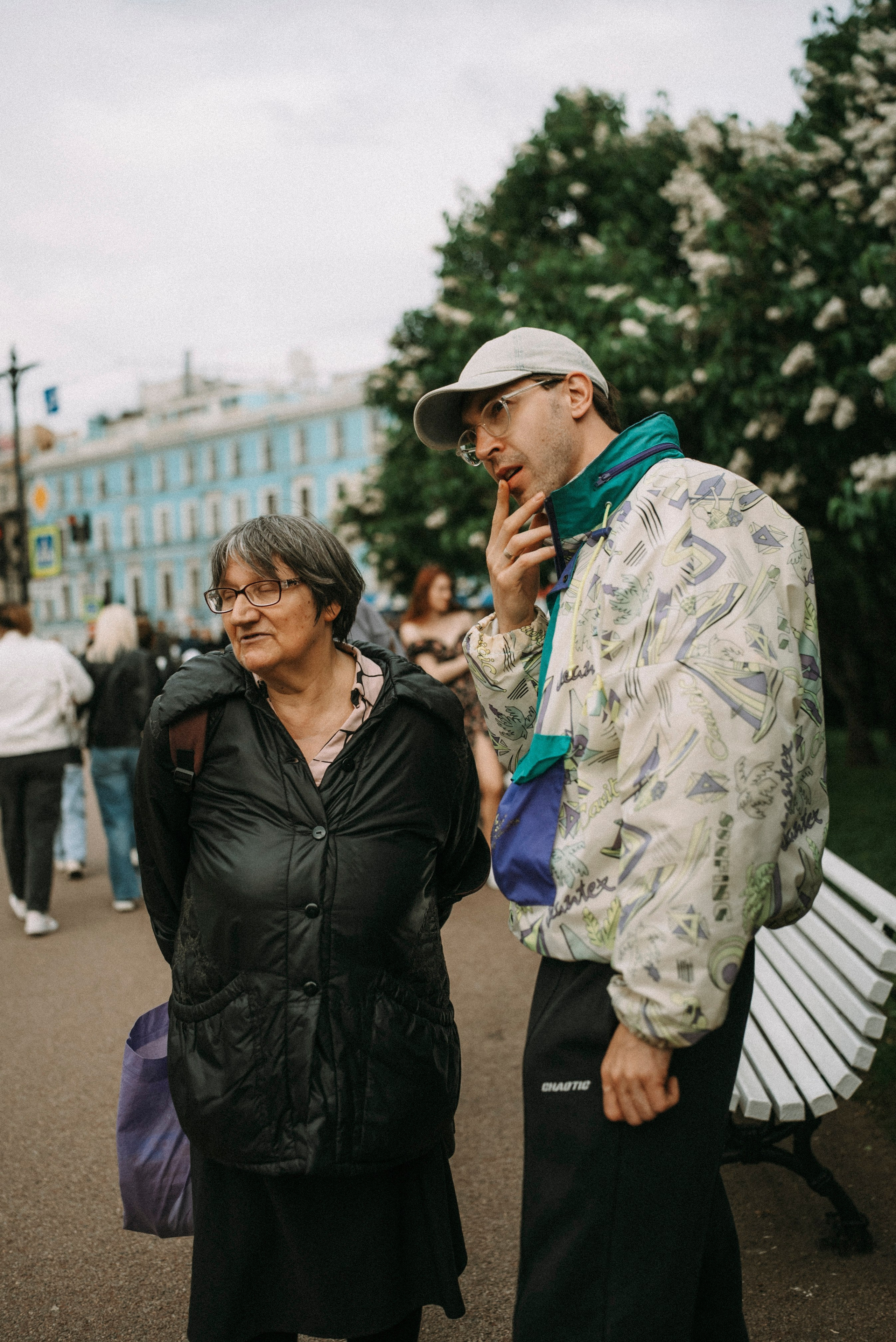 2025. Стрит-фотография, полная абсурда, идиотизма и красоты