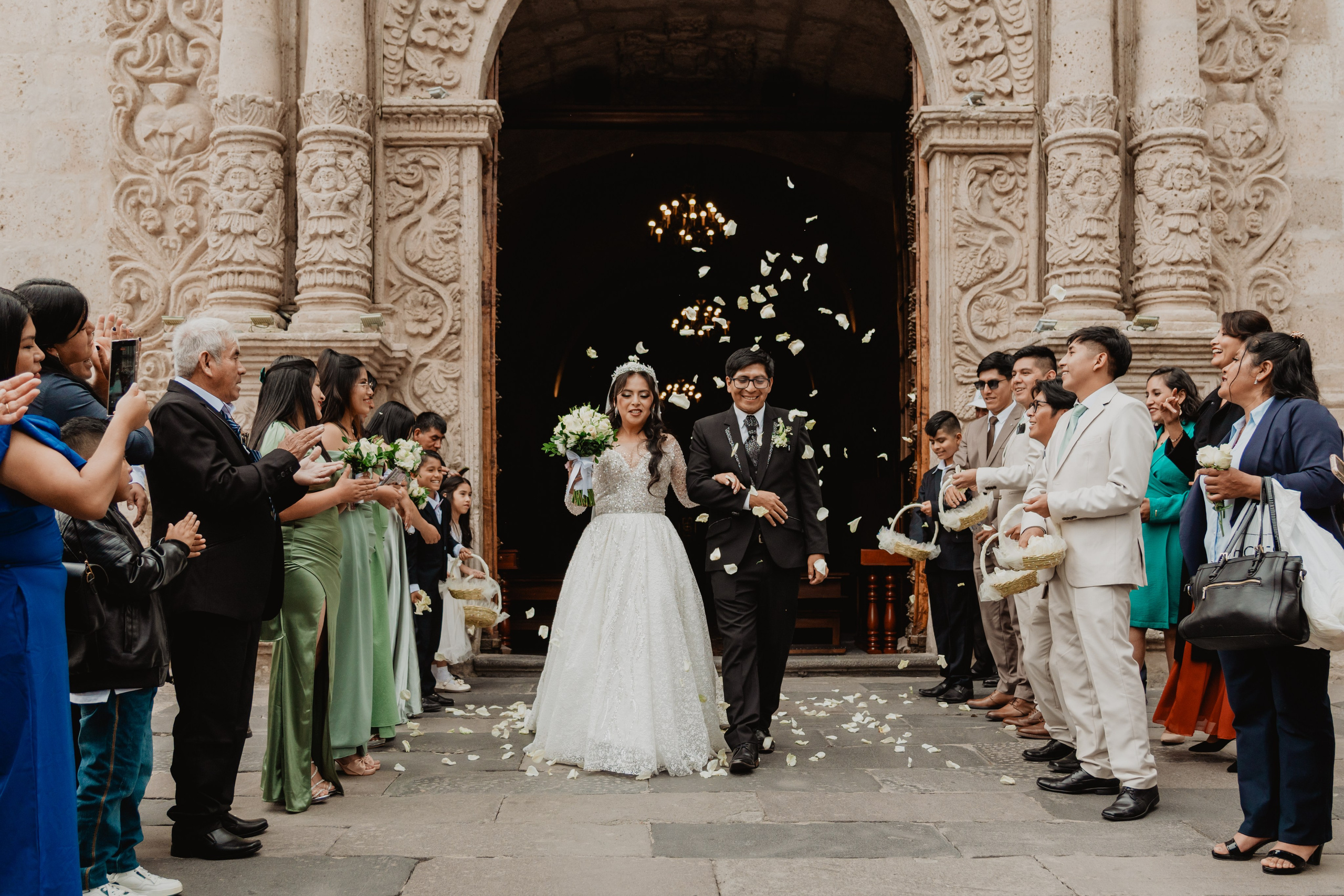 FERNANDO + MARIBEL | BODA RELIGIOSA. Studio KVTA | Fotografía y Video de Bodas en Arequipa