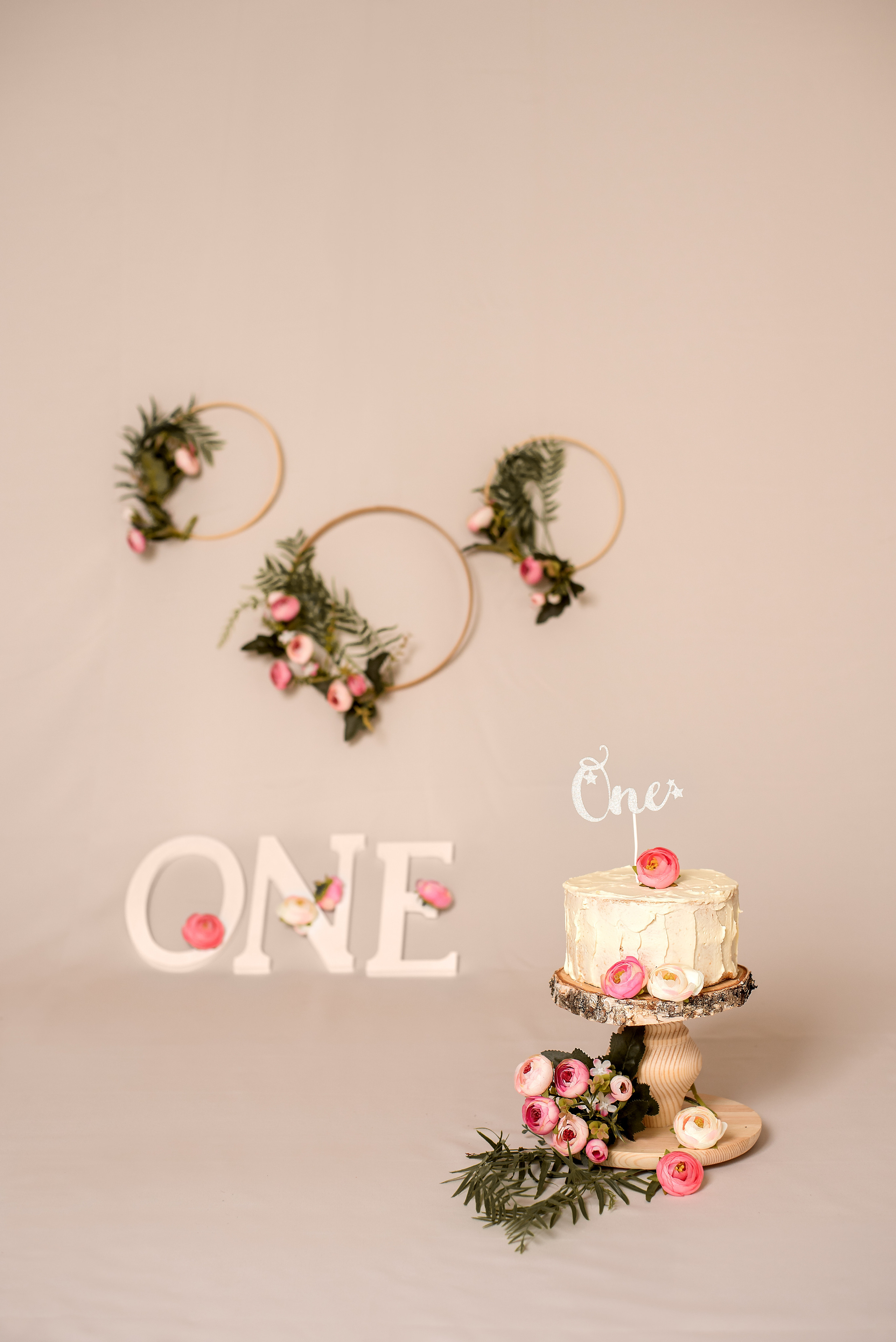 Cake smash first birthday photoshoot. Family and Children Photographer /Φωτογράφος