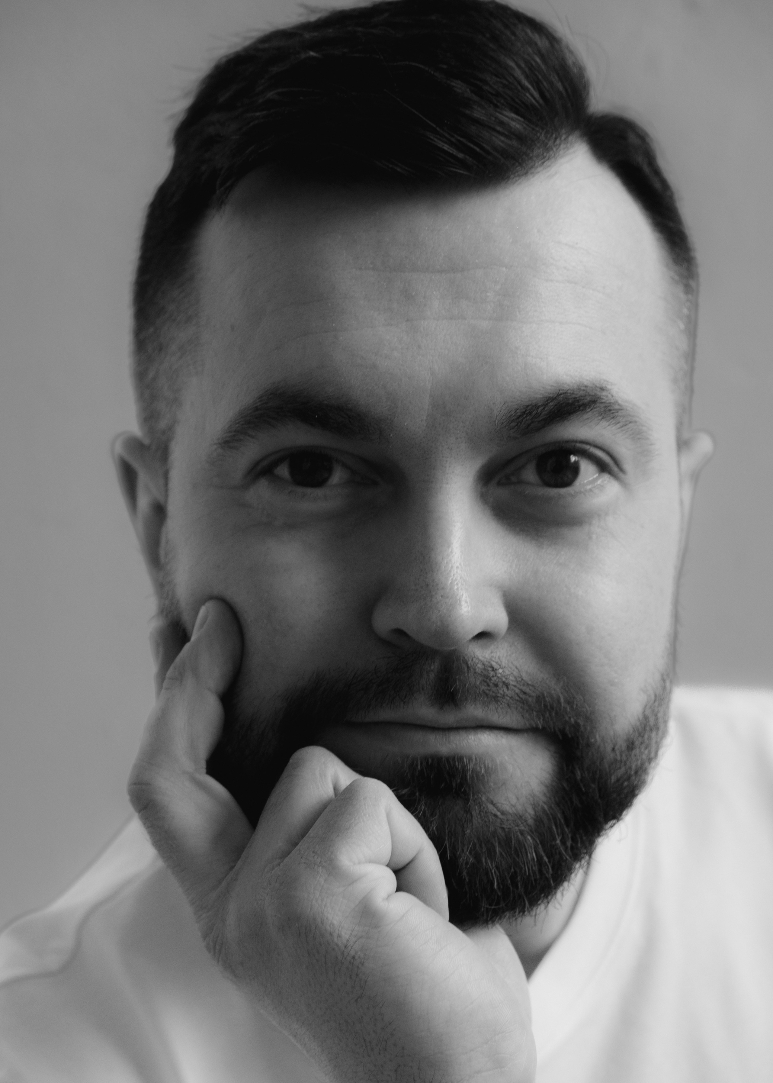 Male portrait. Professional photographer in Prague Valeriia Usoltseva