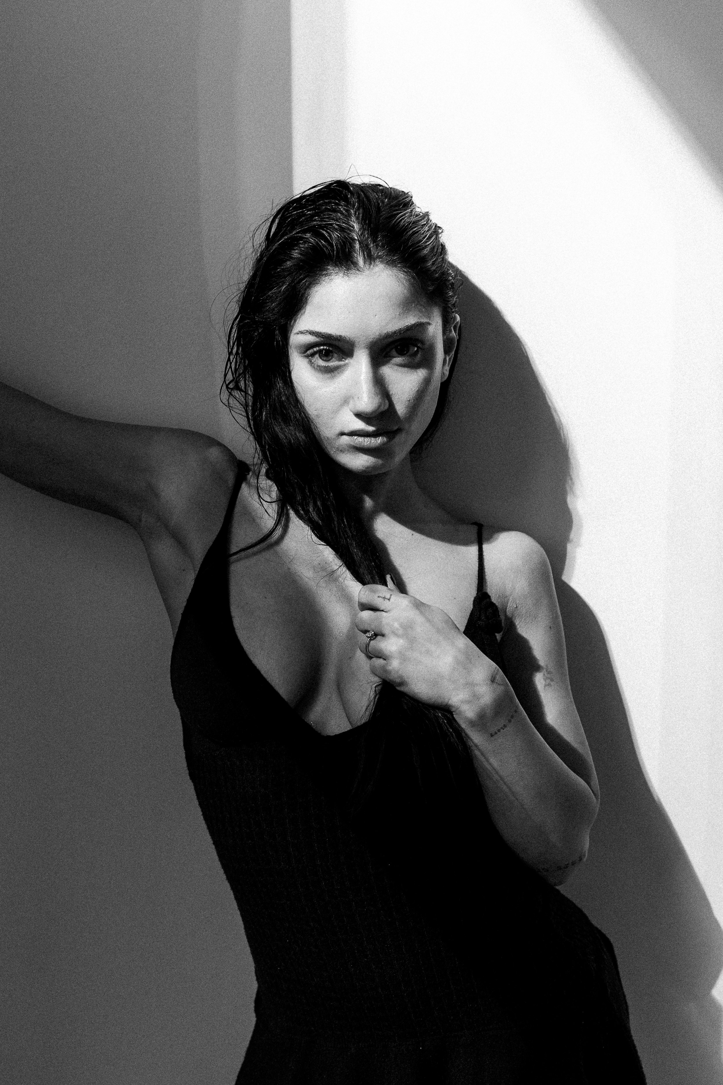 E. Rawnoir- Portrait photography by Daria Paliy.Timeless black&white portraits of women in NYC area