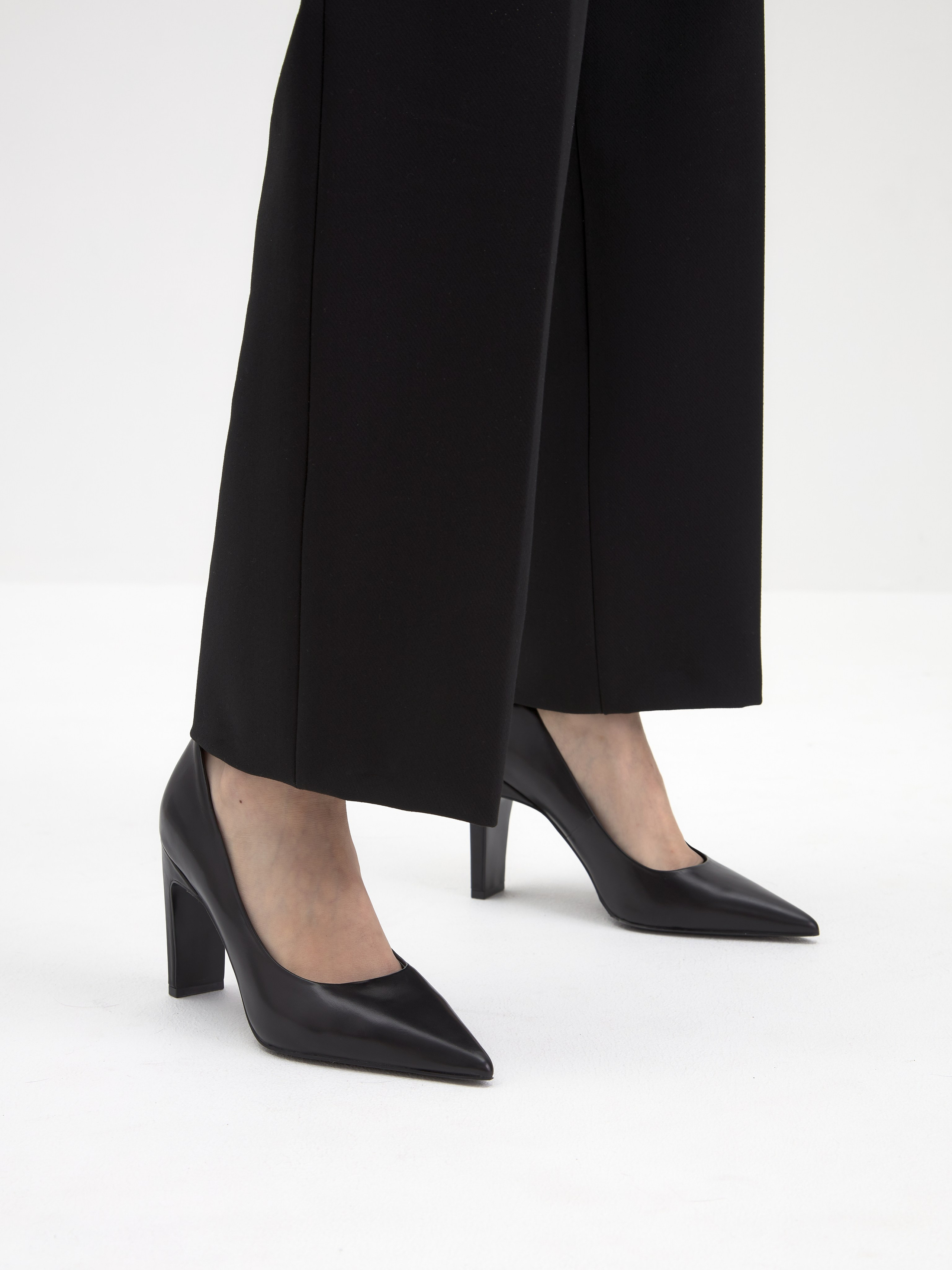 Обувь. Предметная фотосъемка в Алматы. Студия фото и видео съемки товаров