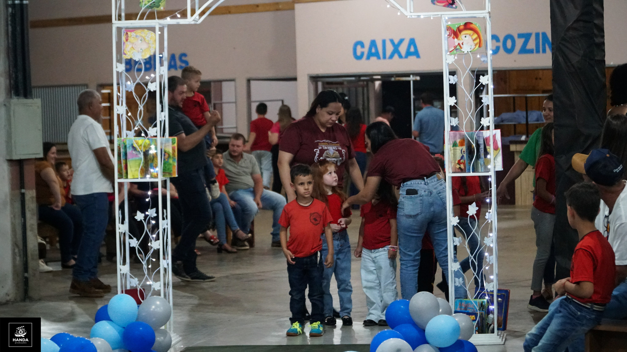 Noite autógrafos colégio Aurélio Buarque de Holanda. Handa Produções