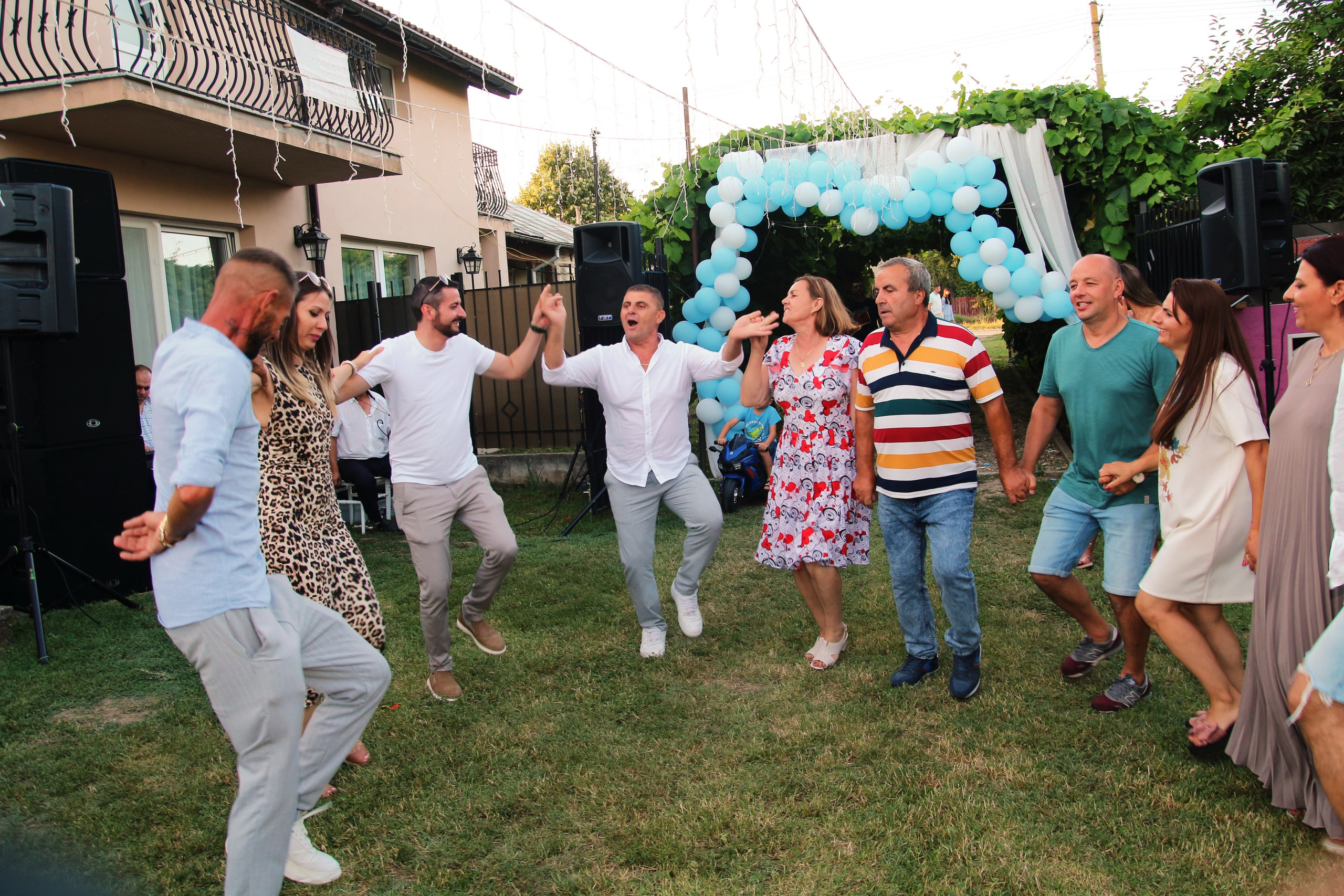 BYZO MEDIA. PETRU BYZO - family and children photographer in ROMANIA