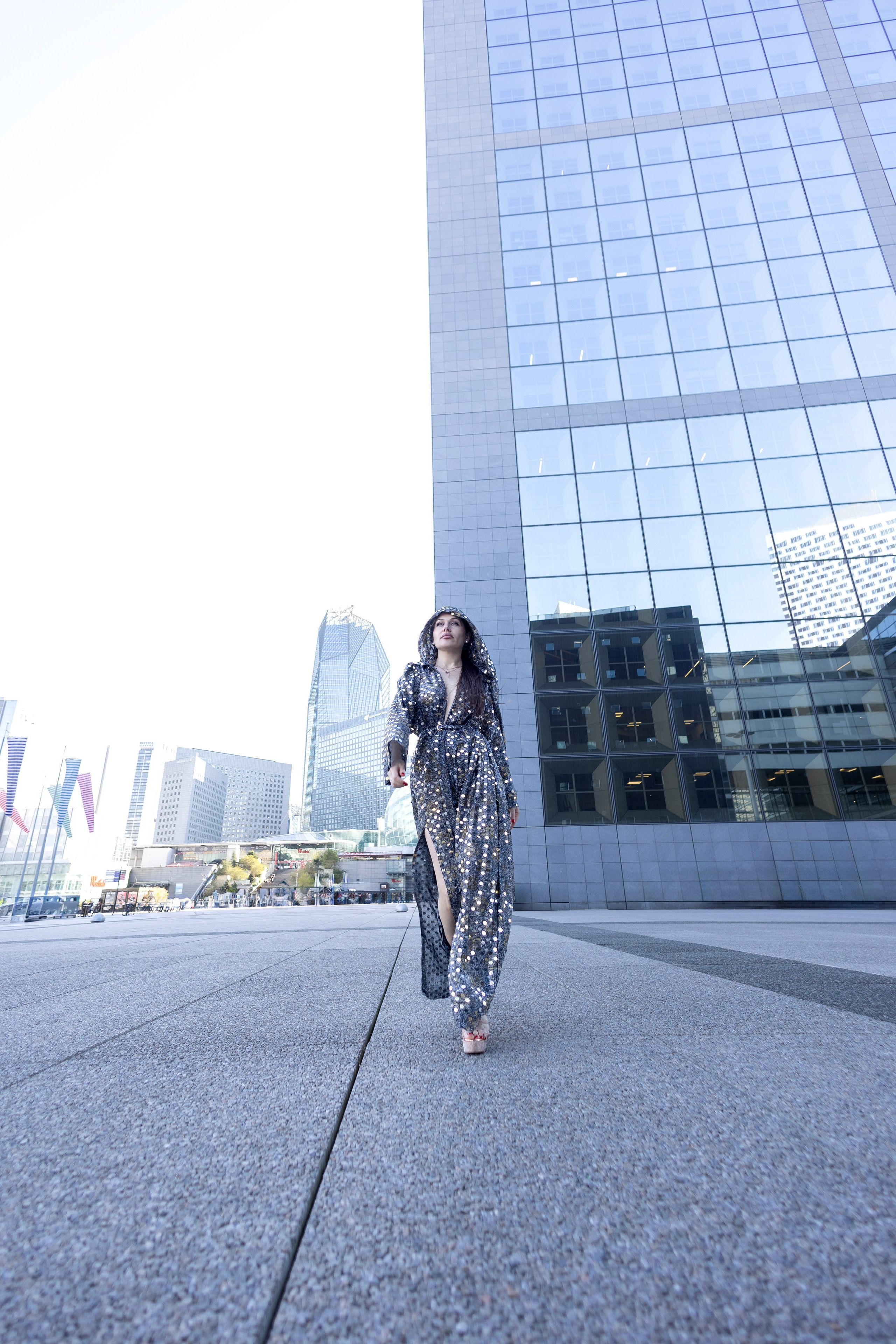 Shooting La Defence cu Lenuta. Wedding, event and family photographer in Paris, Emilian Olaru