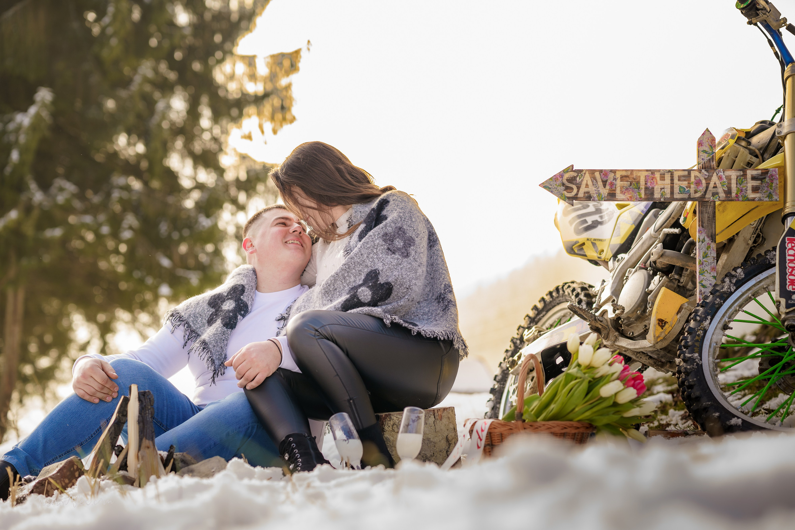 Ioana & Robert - Un Save the Date cu emoție și adrenalină 🏍️. Marius Alex fotograf de eveniment si portret din Suceava