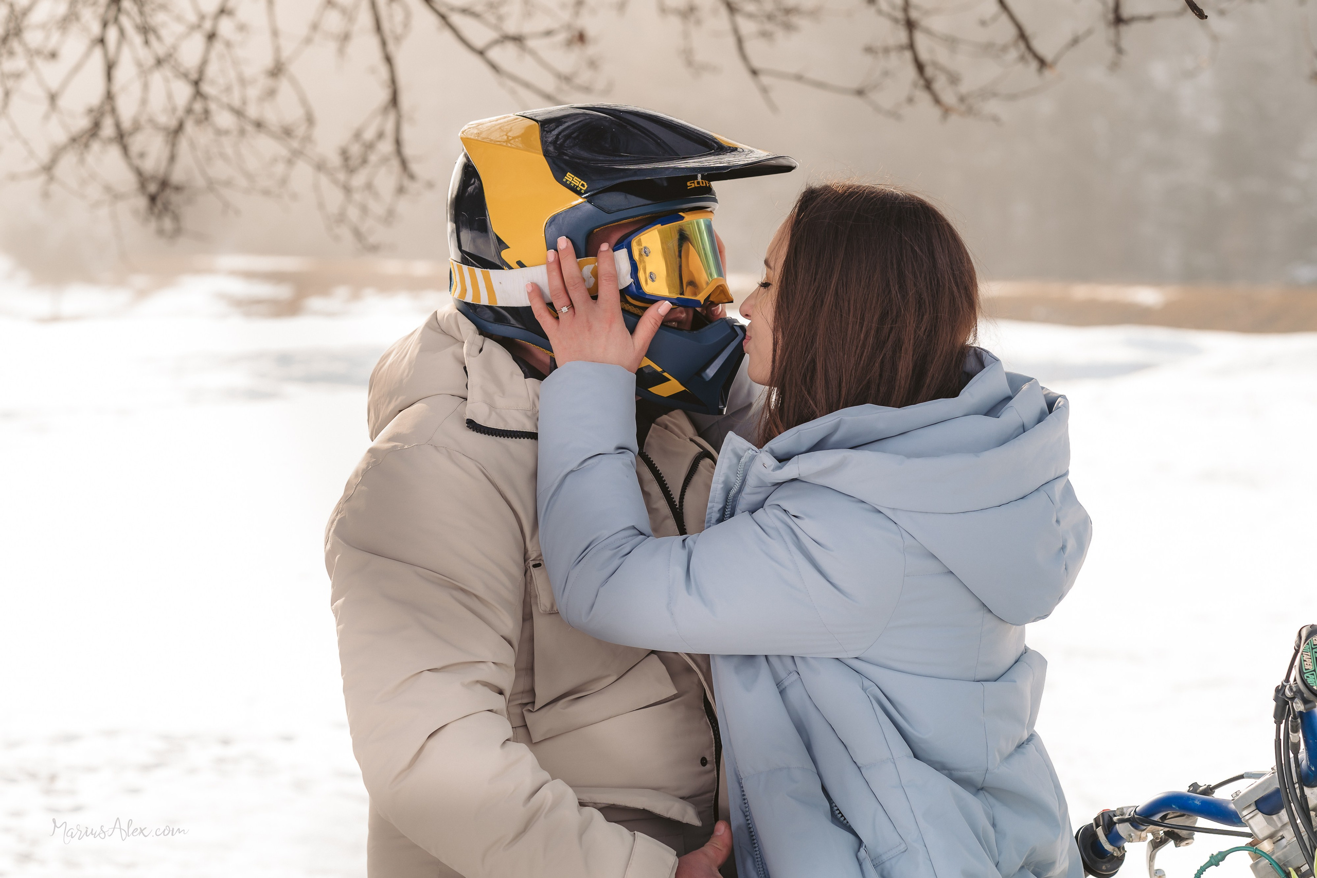 Ioana & Robert - Un Save the Date cu emoție și adrenalină 🏍️. Marius Alex fotograf de eveniment si portret din Suceava