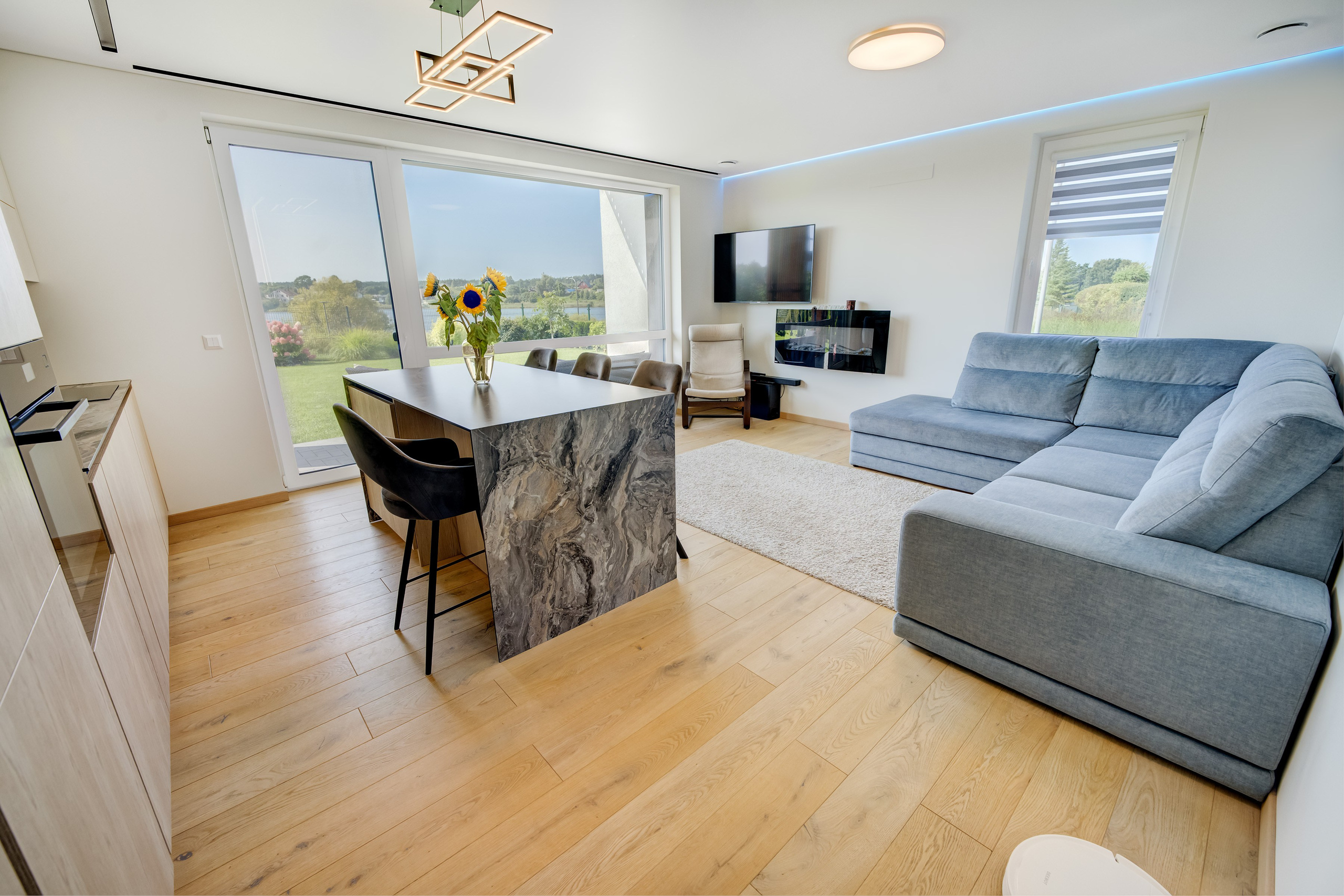 Gilužio g. 49, 2k. butas prie ežero. Elina Sapiega fotografė Vilniuje