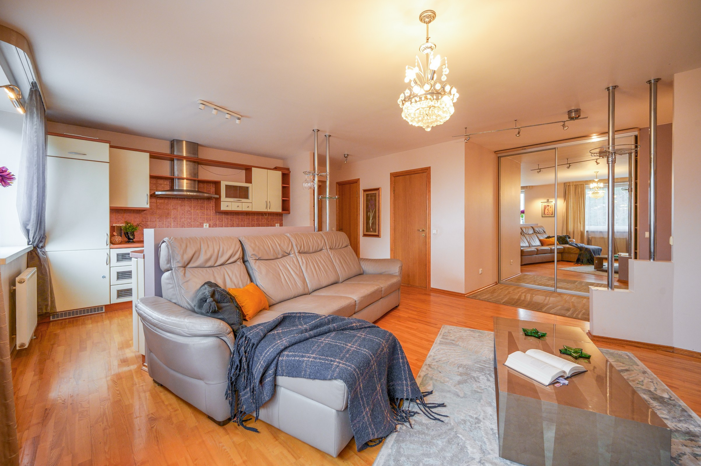 2--jų kambarių butas L. Gyros 80, Vilnius. Elina Sapiega fotografė Vilniuje