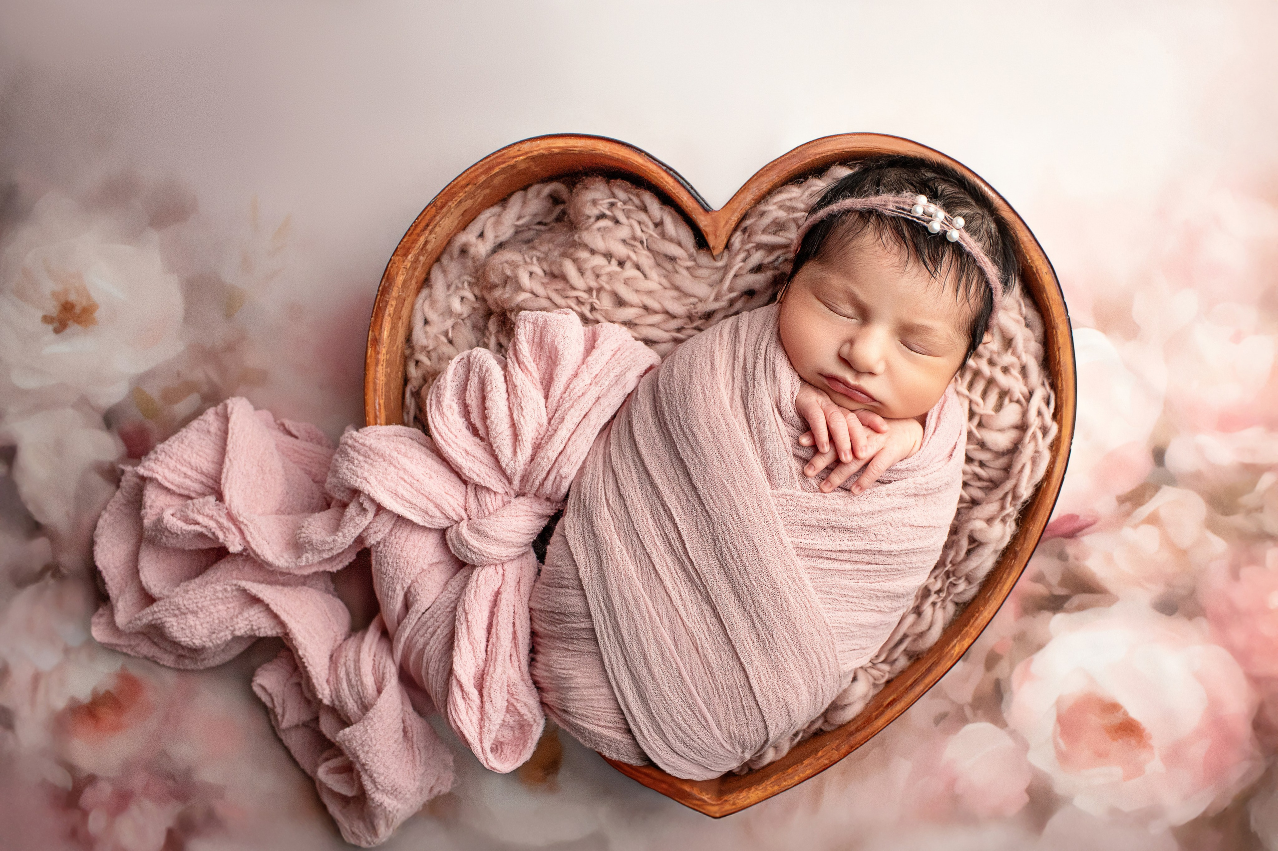 Newborn Classic. Mary Newborn Photo