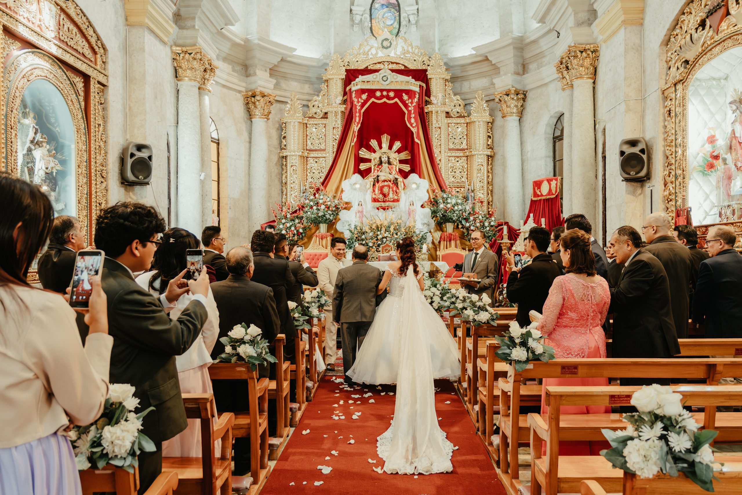 VANESSA + FRANKLIN BODA RELIGIOSA. Studio KVTA | Fotografía y Video de Bodas en Arequipa