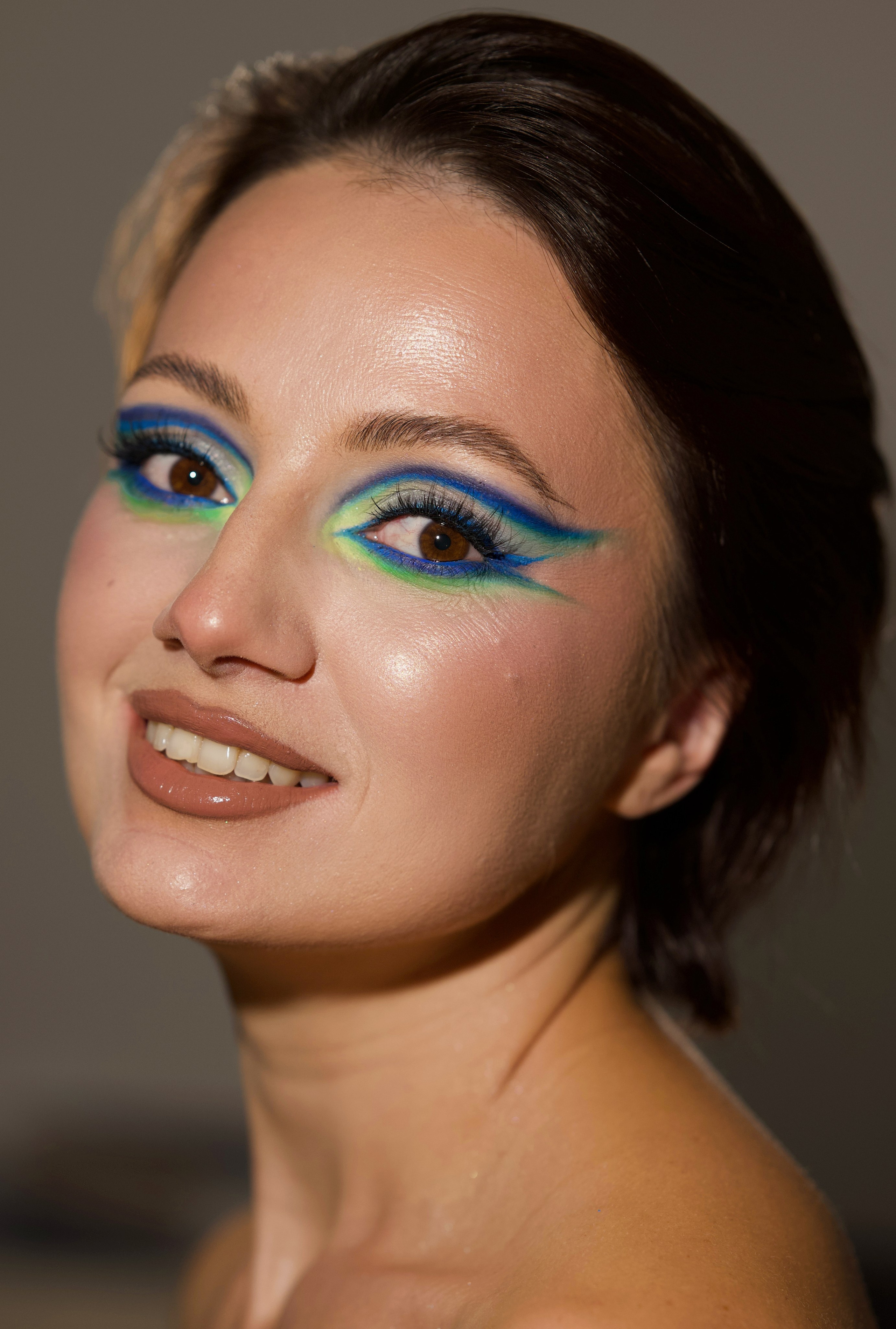 Makeup profesional Cluj-Napoca. Makeup artist, artist sprancene si laminare in Cluj-Napoca | Anca Vasilie
