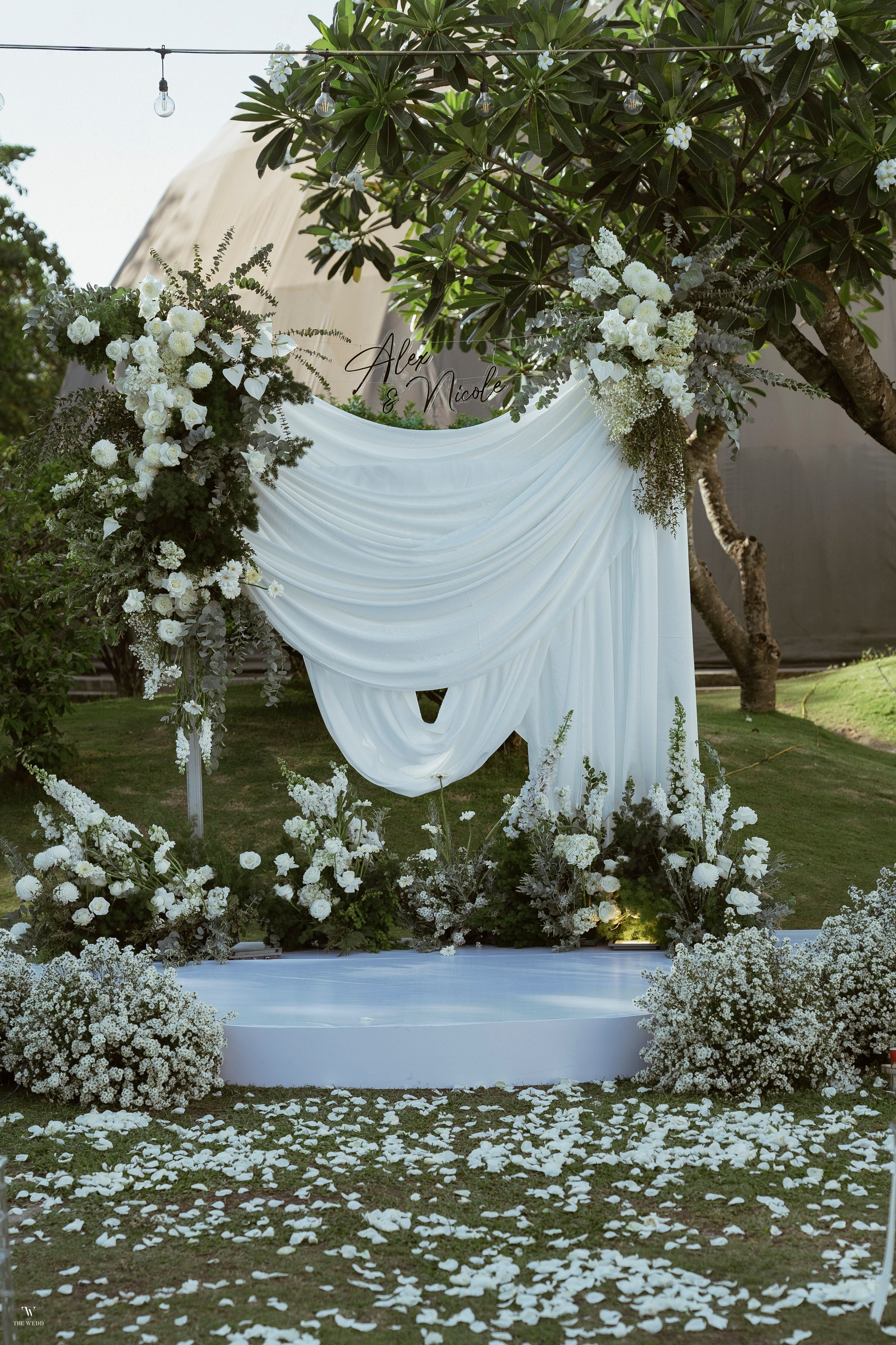 ALEX & NICOLE. WEDDING PHOTOGRAPHER IN VIETNAM