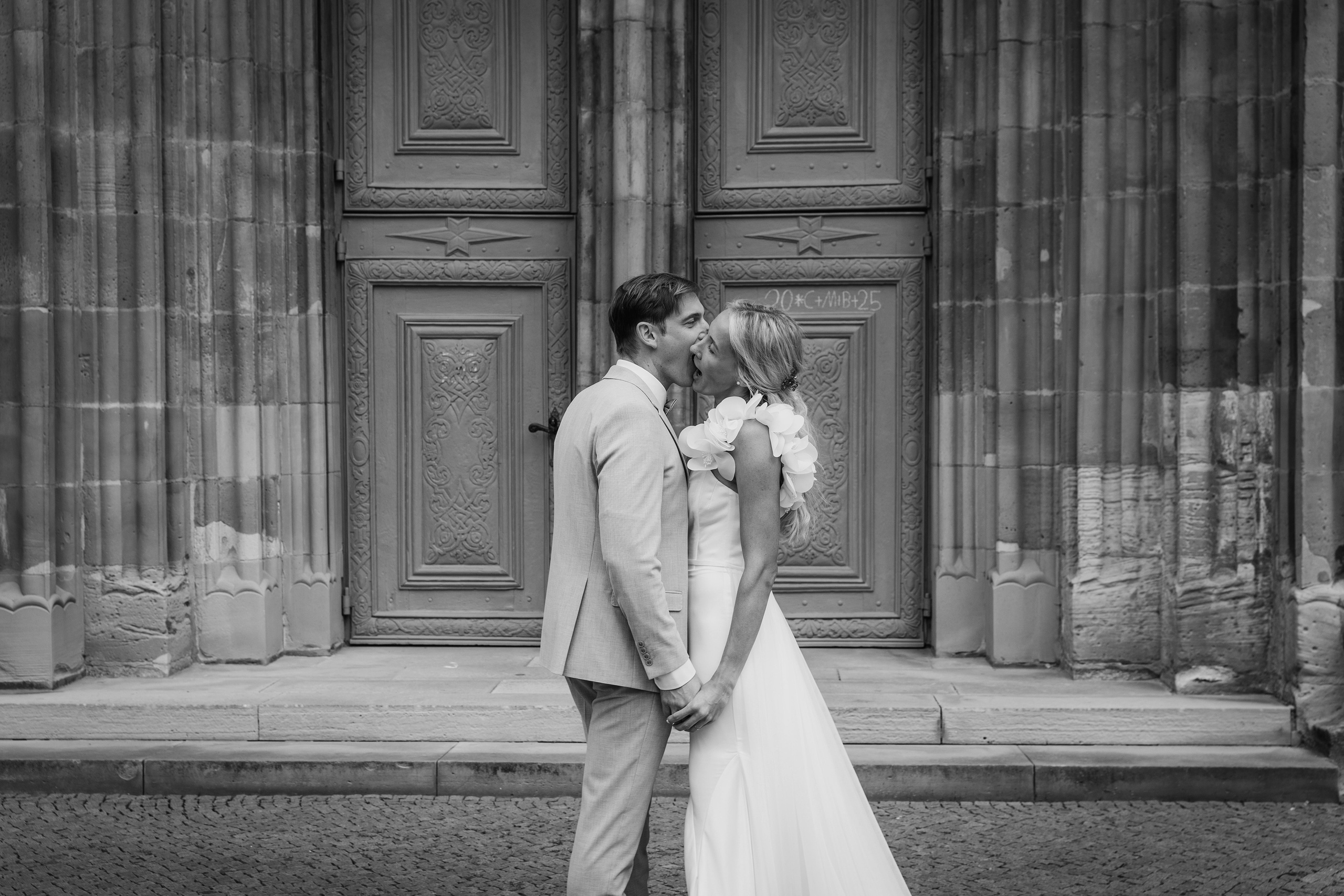 Svetlana and Yann. Hochzeitsgeschichten – Professionelle Hochzeitsfotografie & Videografie in Deutschland, Italien, Spanien und ganz Europa