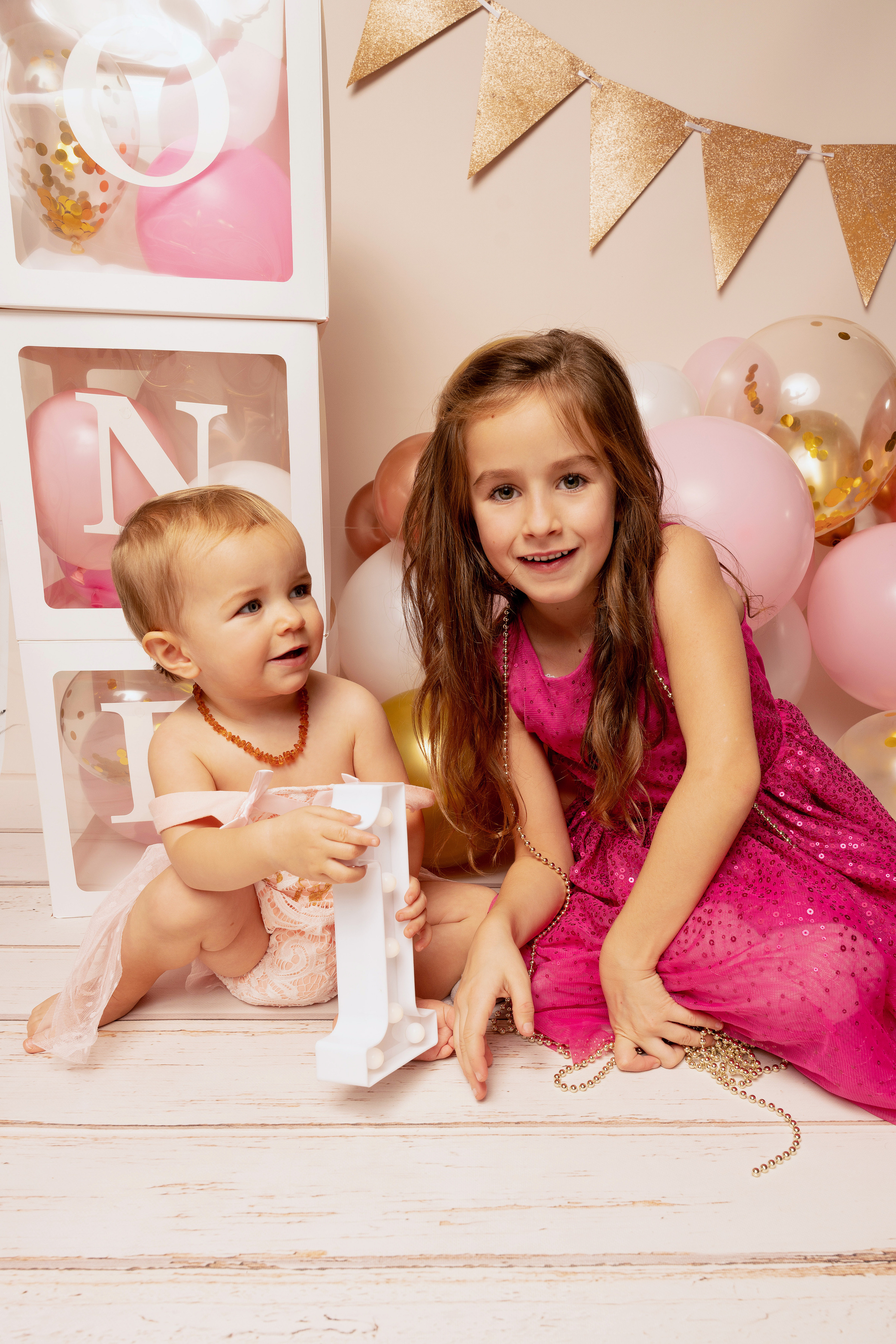 Das perfekte Geschenk zur Taufe: Cake-Smash-Fotos des Babys