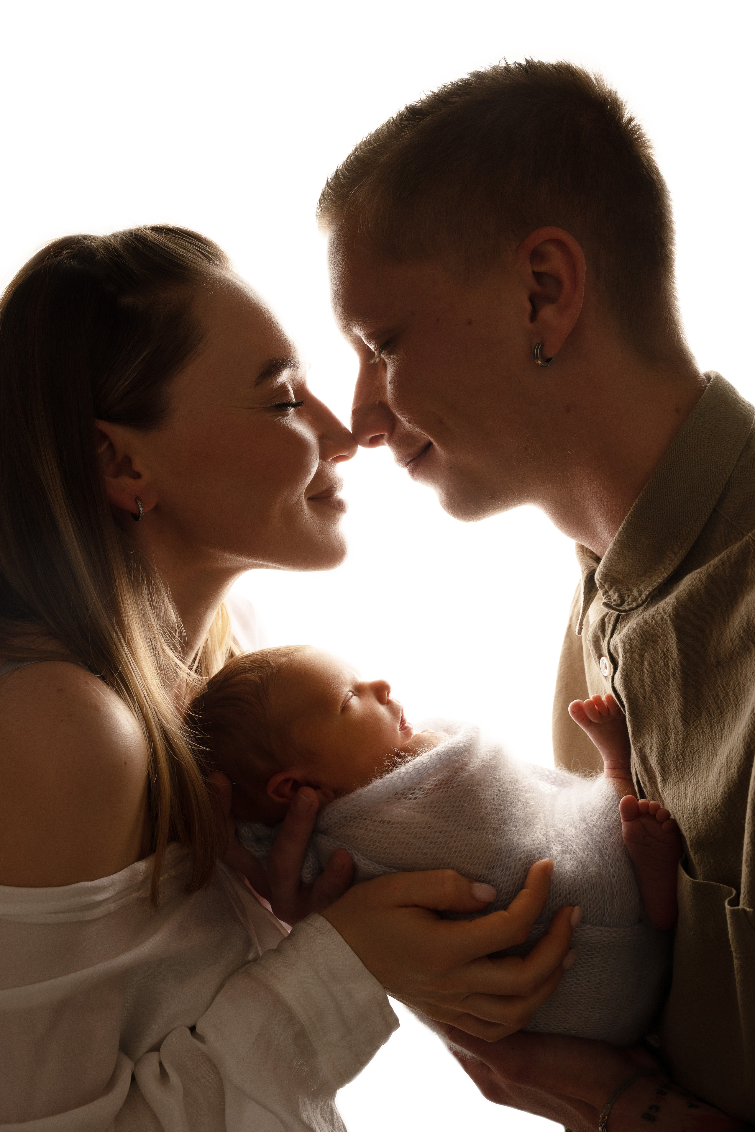 Eine junge Familie, die ihr neues Leben hat