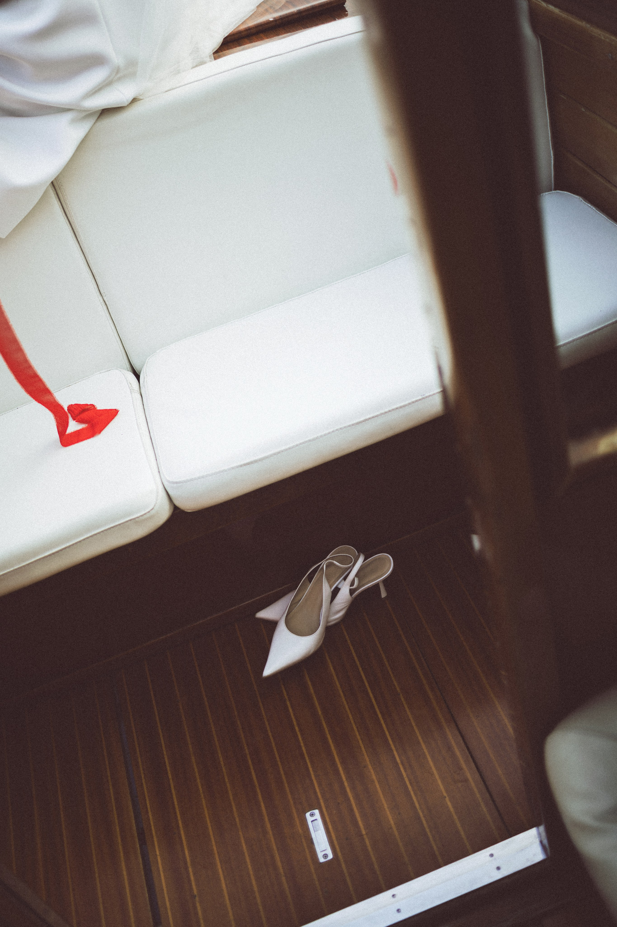 Julia — Red Wedding Editorial on Lake Como. Liza Bizzaro — Italy Wedding, Love Story & Portrait Photographer in Milan, Turin, Piedmont and Across Italy