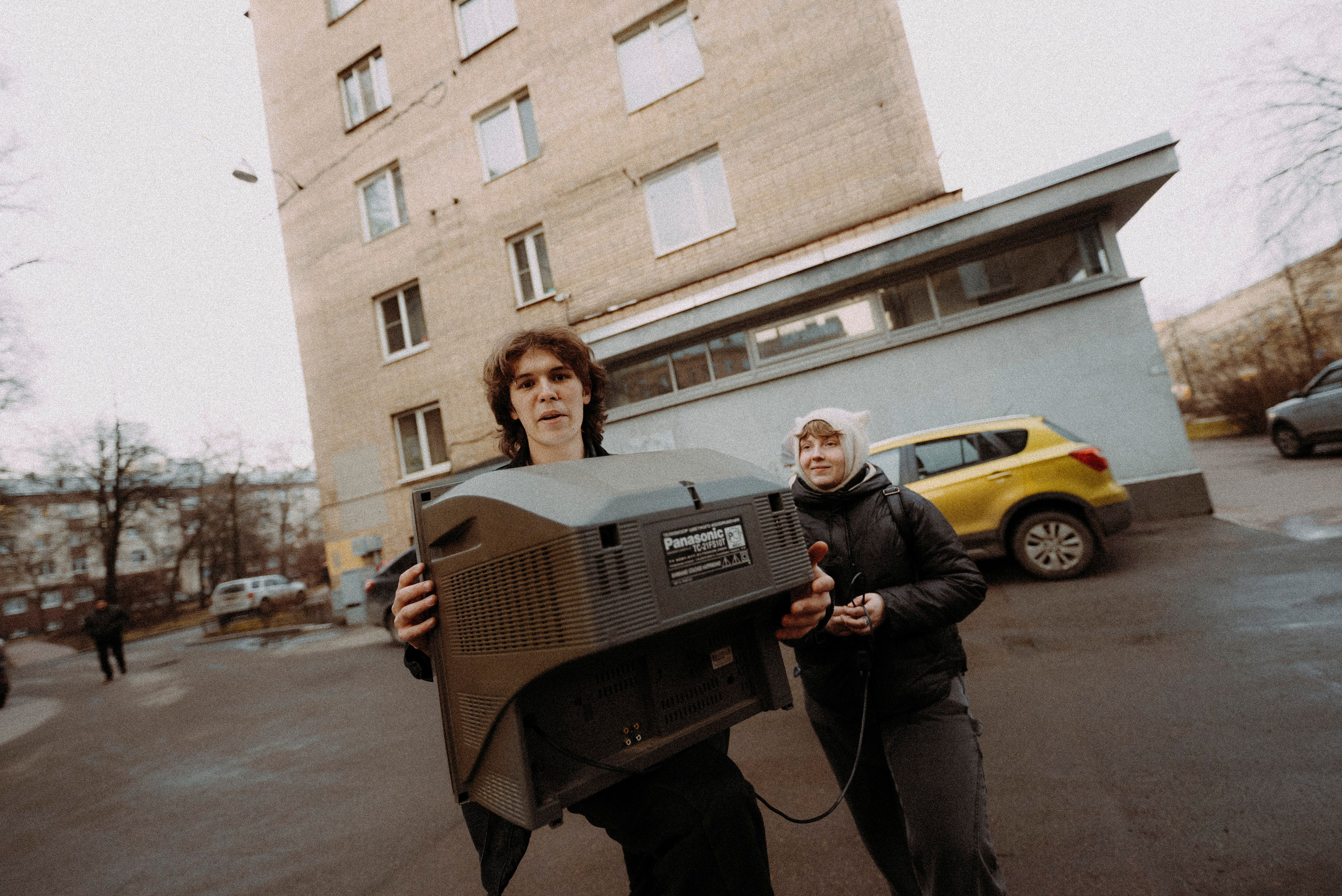 2025. Стрит-фотография, полная абсурда, идиотизма и красоты