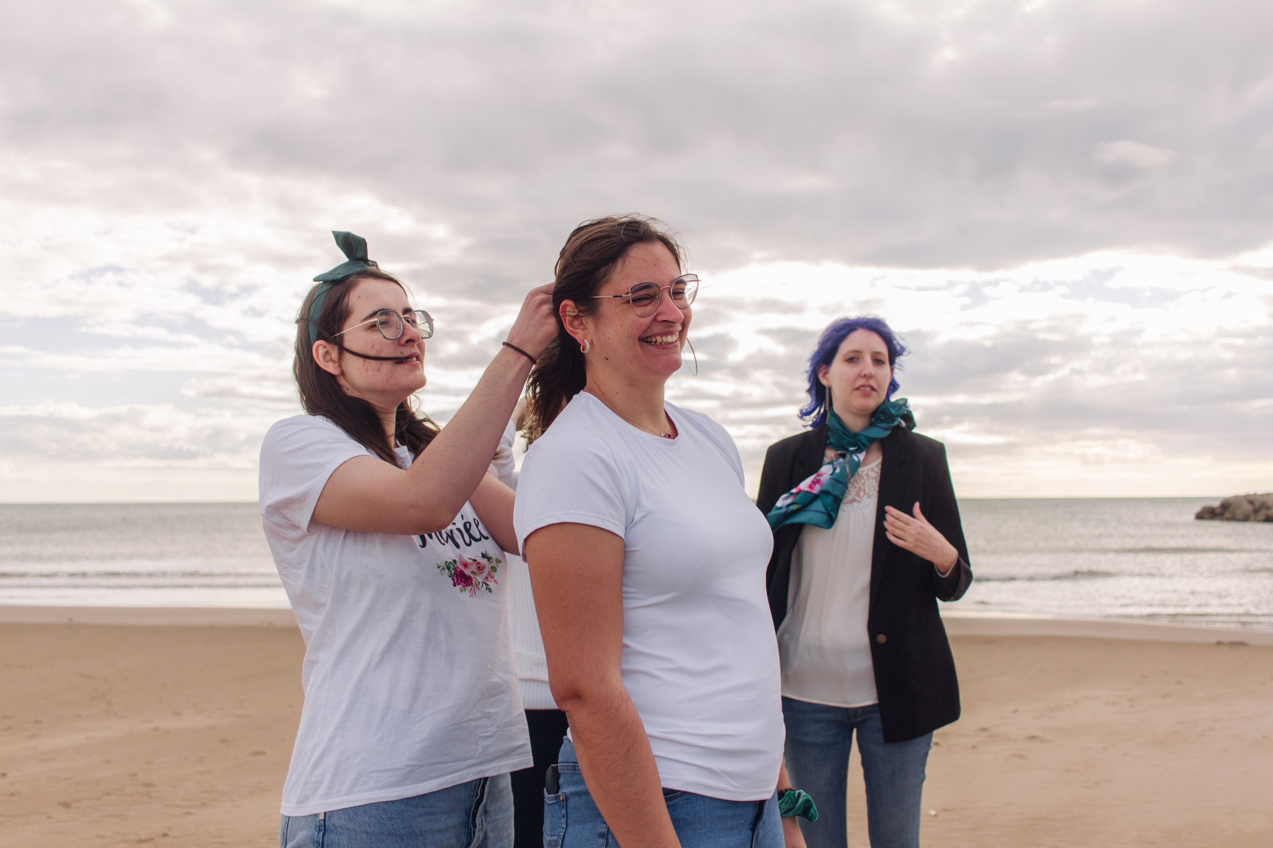 Séance Photo EVJF à Gruissan: Des Souvenirs Inoubliables sur la Plage des Chalets. Photographe professionnelle à Poitiers, Tours et Châtellerault | Studio photo entre Poitiers et Tours – portraits, familles, entreprises, ma