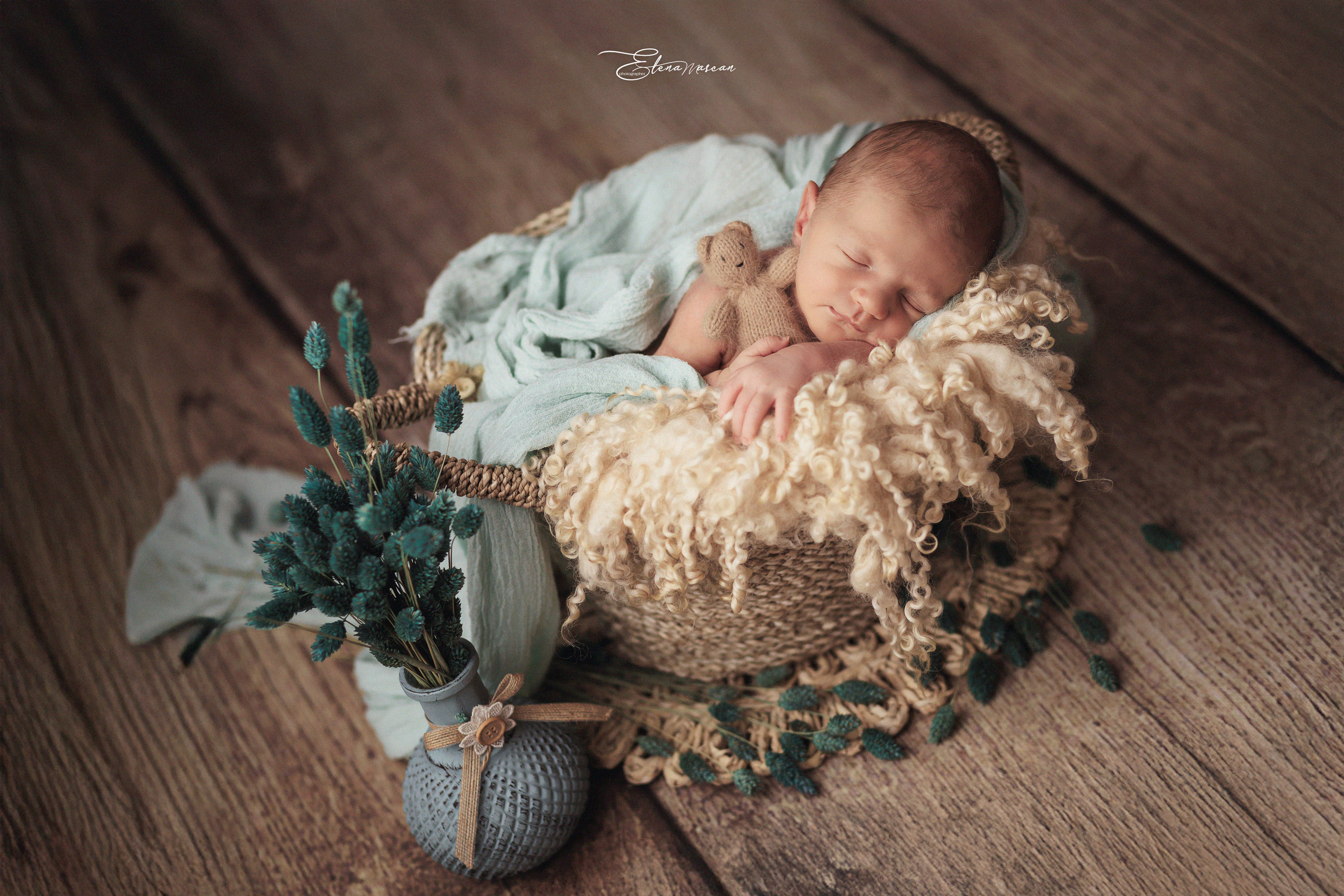 Şedinţe Newborn - Primele amintiri cu bebeluşul tău. Elena Mascan – Fotograf newborn, maternitate, portret, smash the cake & branding personal | La Femme Studio Photograpy|Constanţa