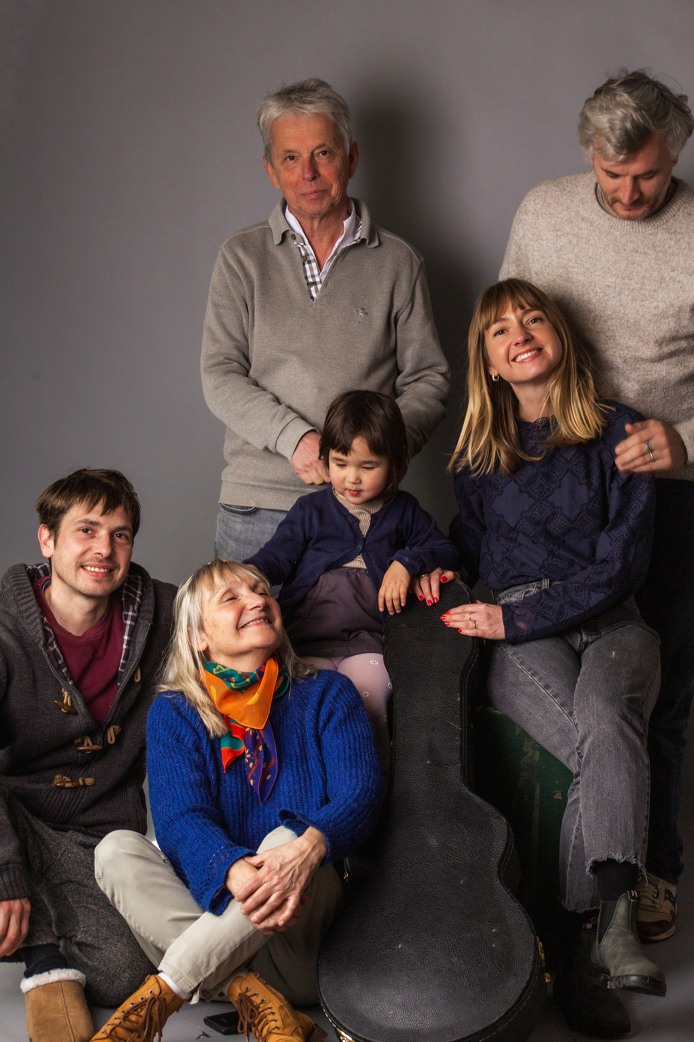 Portrait de famille. Photo studio “Partage ton bonheur” — Family photographer near Châtellerault, Poitiers, and Tours