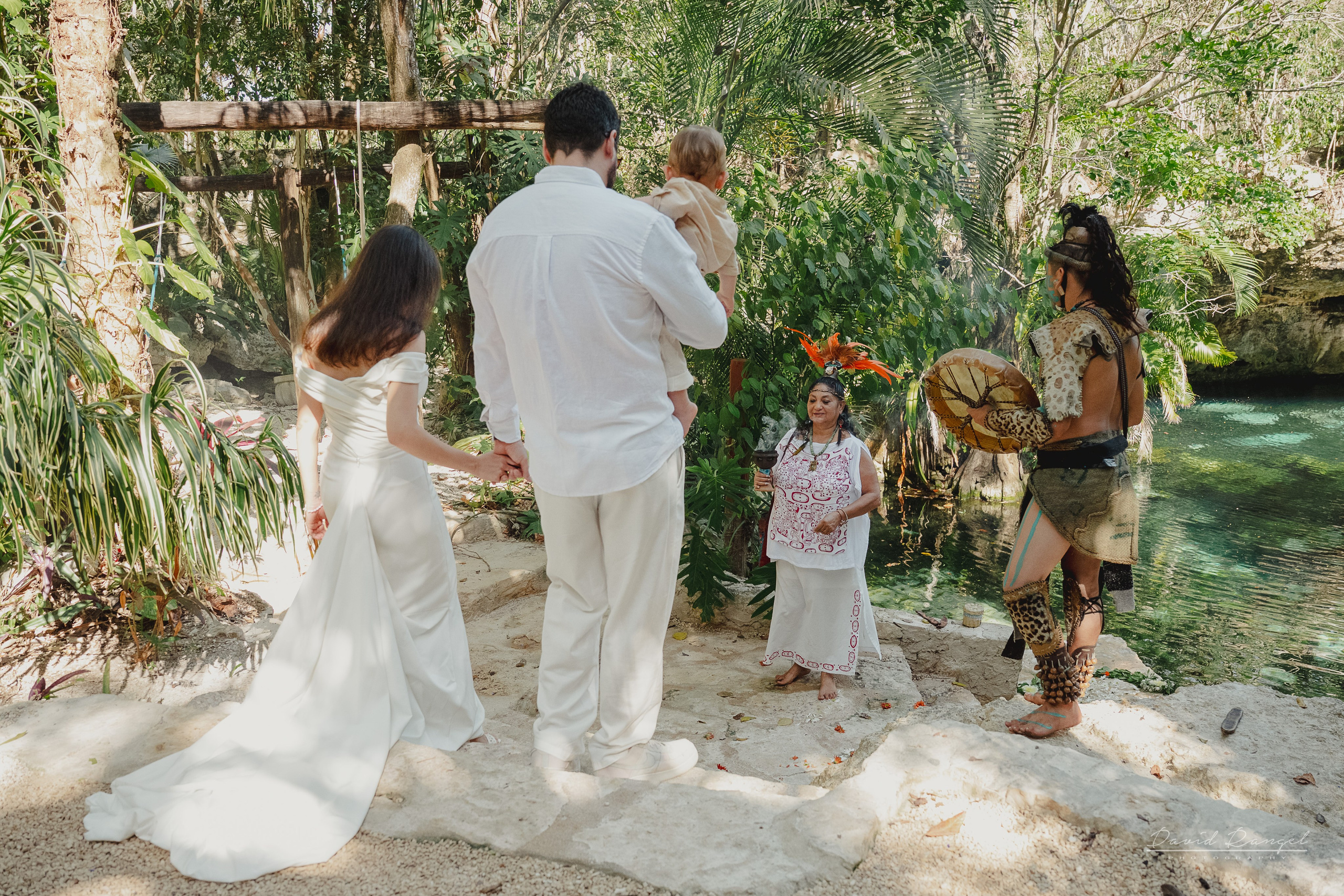 Vanessa and Alejandro´s Mayan Wedding at Kantunchi Park. Destination wedding photographer based in Cancun and Riviera Maya with service worldwide