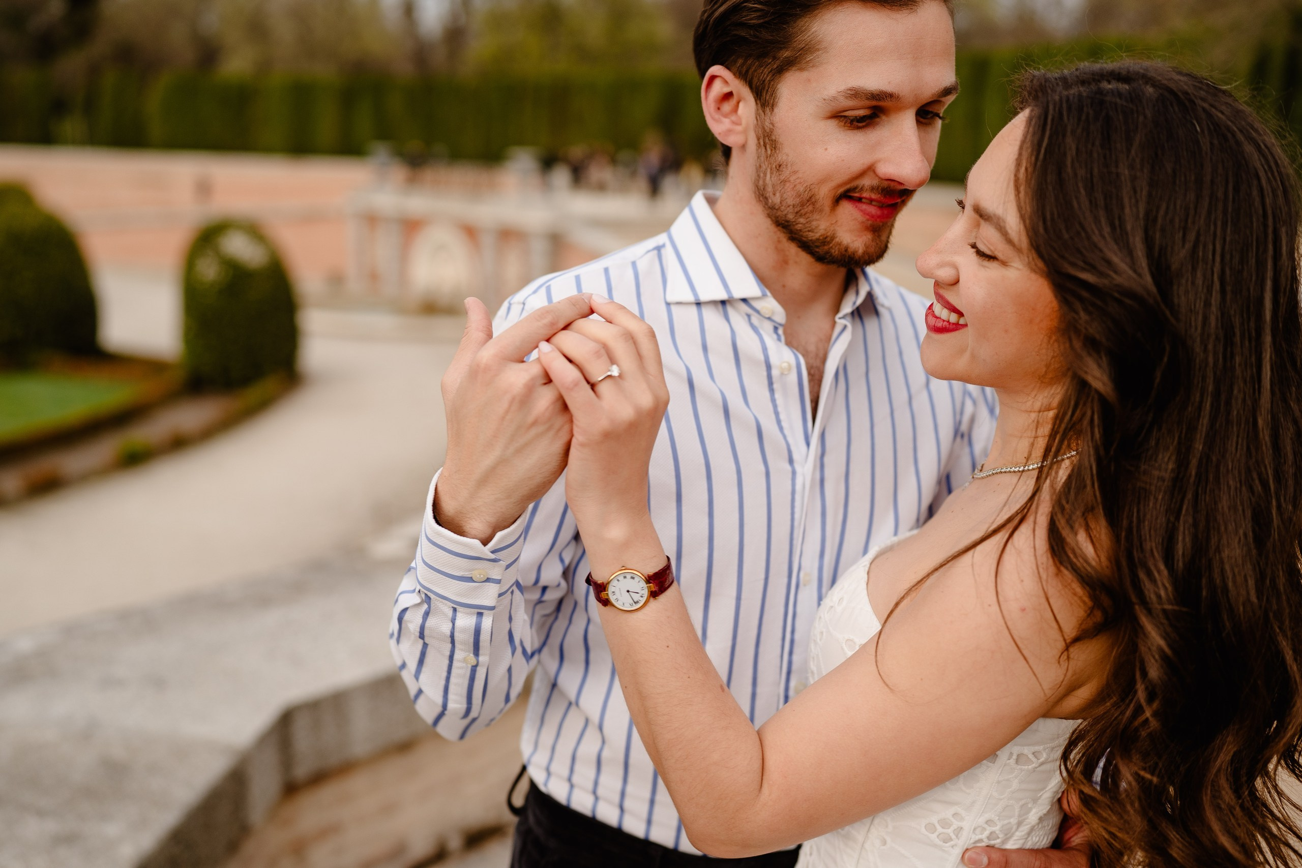 Romantic proposal in Retiro Park. Madrid Photographer for Proposals, Engagements & Families | Anya Petrova