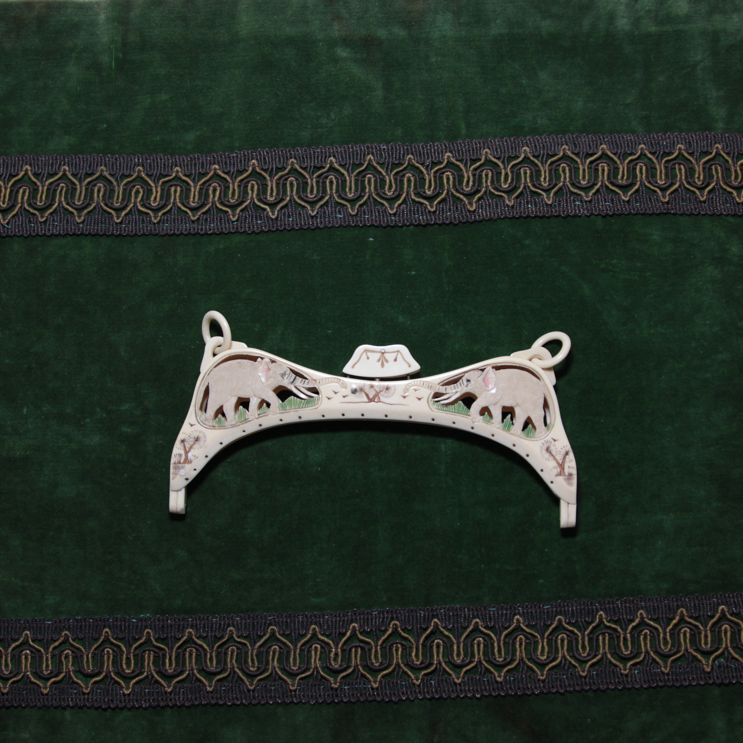 Theclaspelephant. Современнные и актикварные украшения в Барселоне, Москве и Санкт-Петербурге