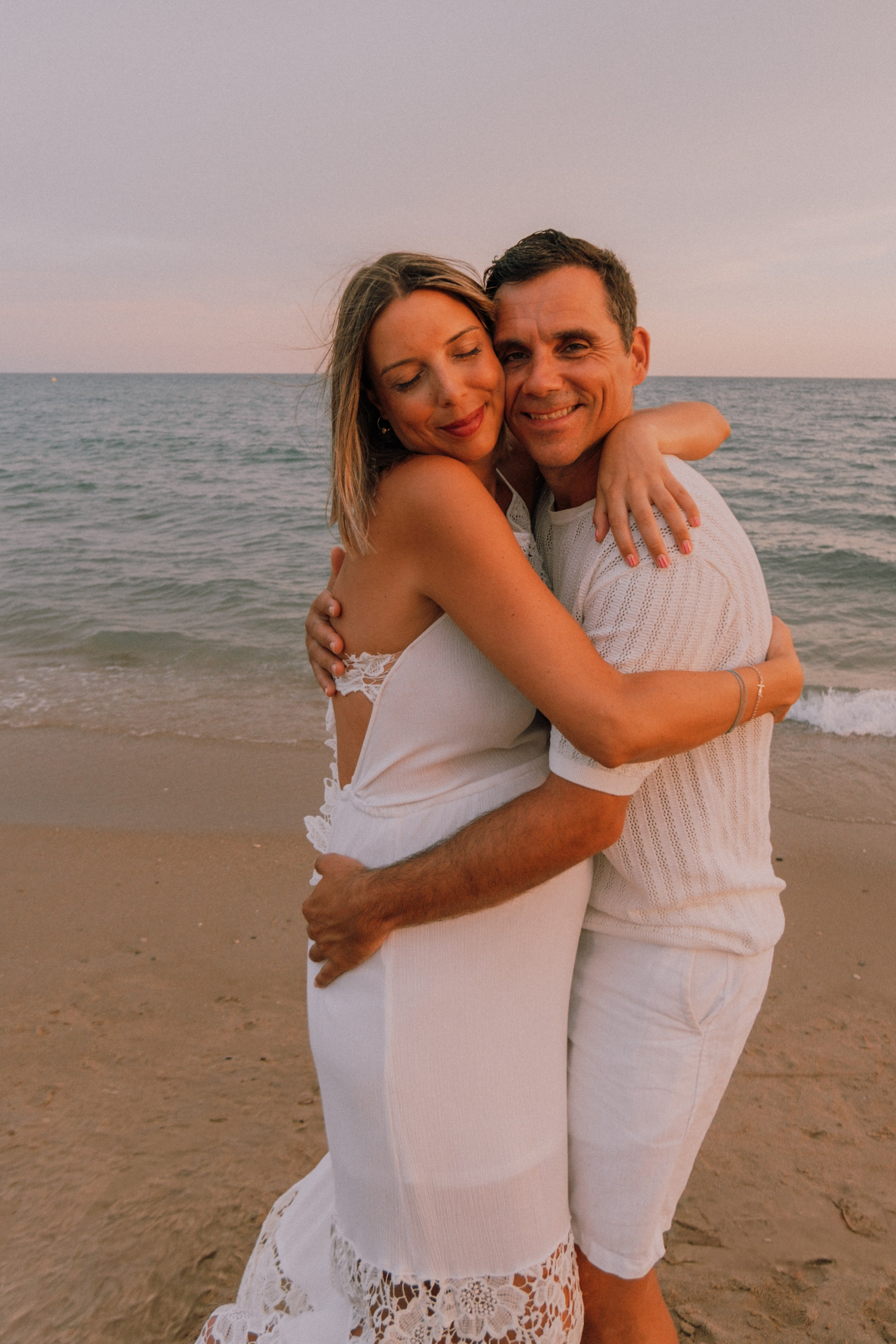 Sesión embarazo en la playa. Fotografía profesional en Calafell - Elena Medvedeva